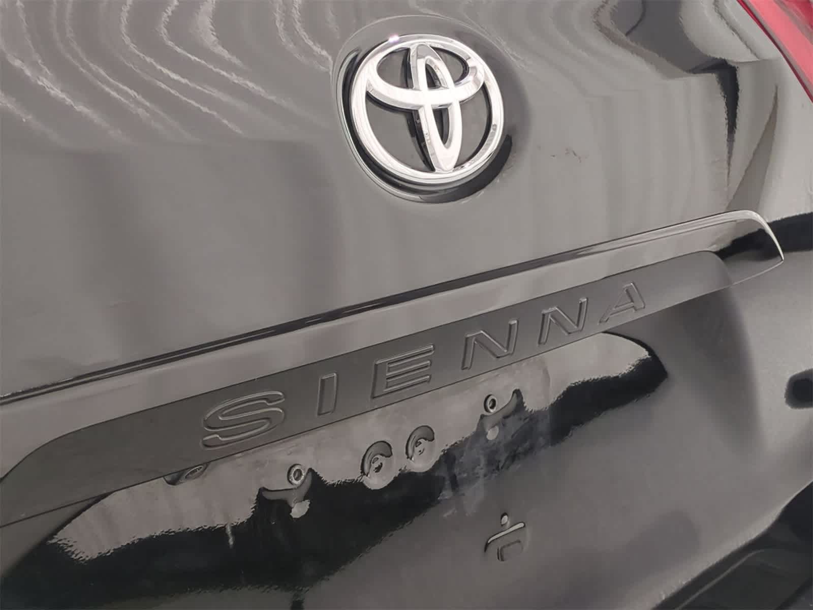 Thumbnail: 2020 Toyota Sienna - 13