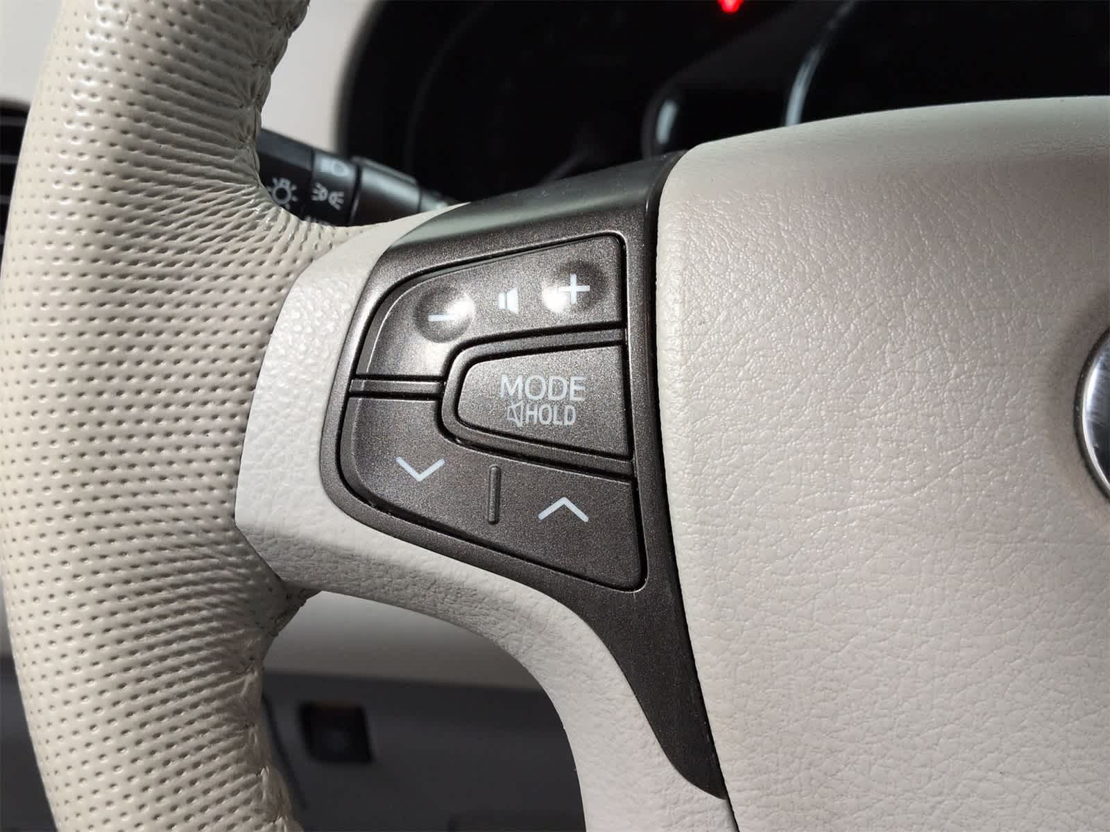 Thumbnail: 2014 Toyota Sienna - 26