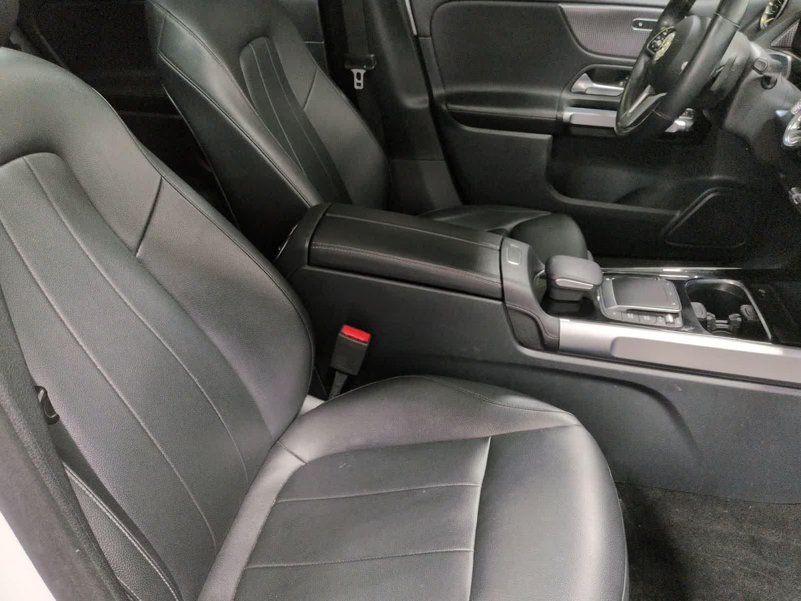 Thumbnail: 2022 Mercedes-Benz GLB - 24