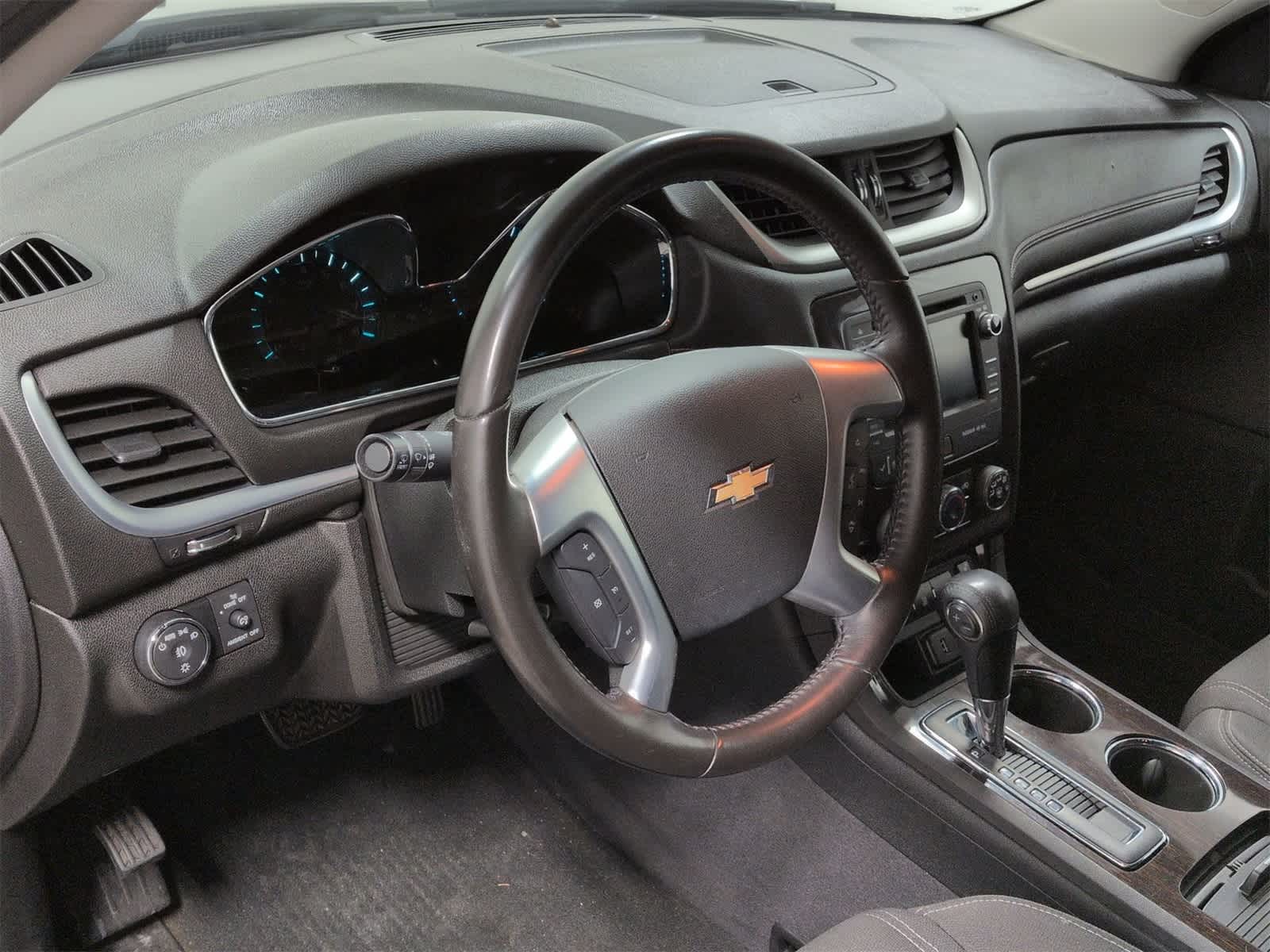 Thumbnail: 2017 Chevrolet Traverse - 10