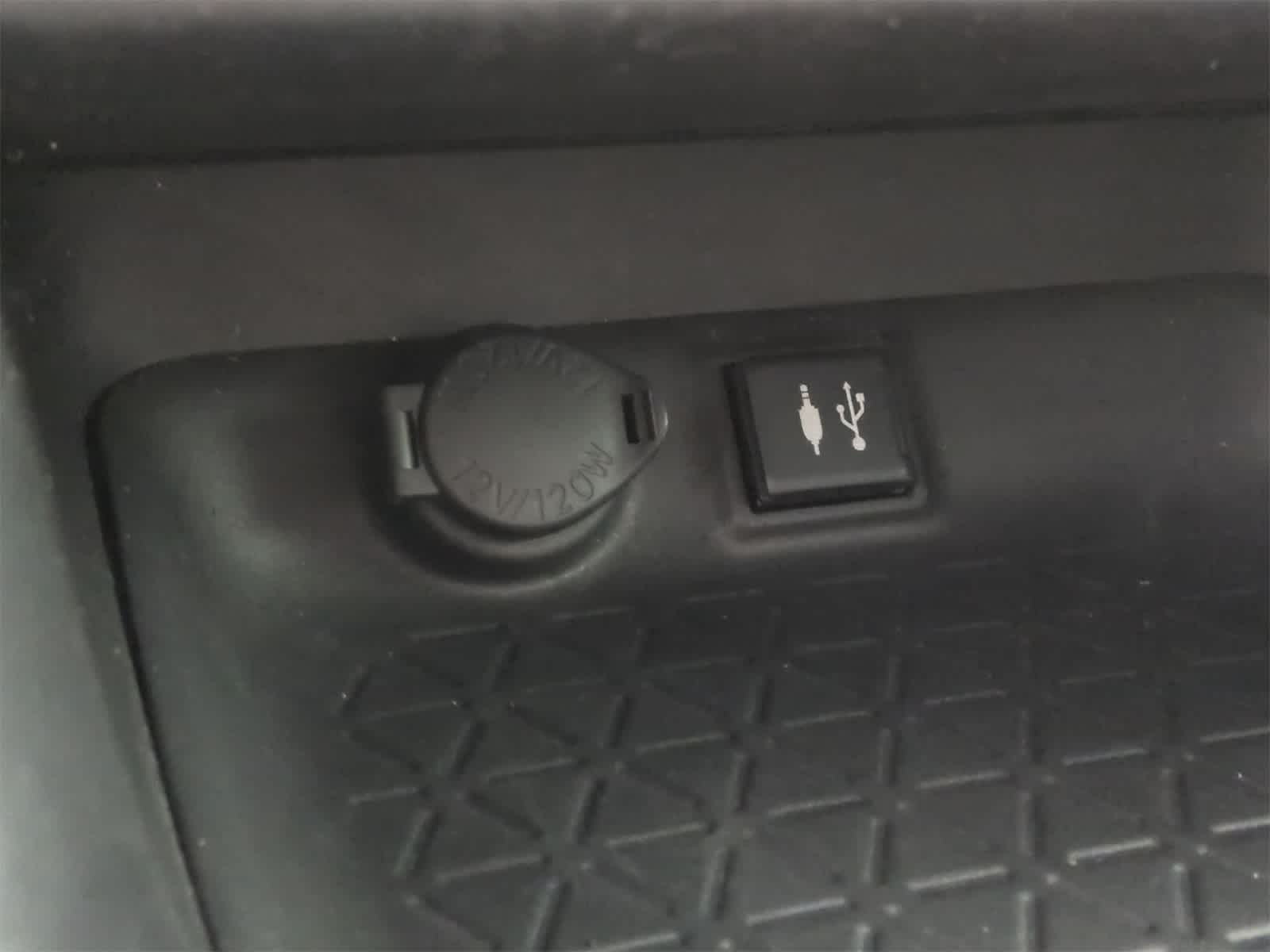 Thumbnail: 2019 Toyota RAV4 - 31