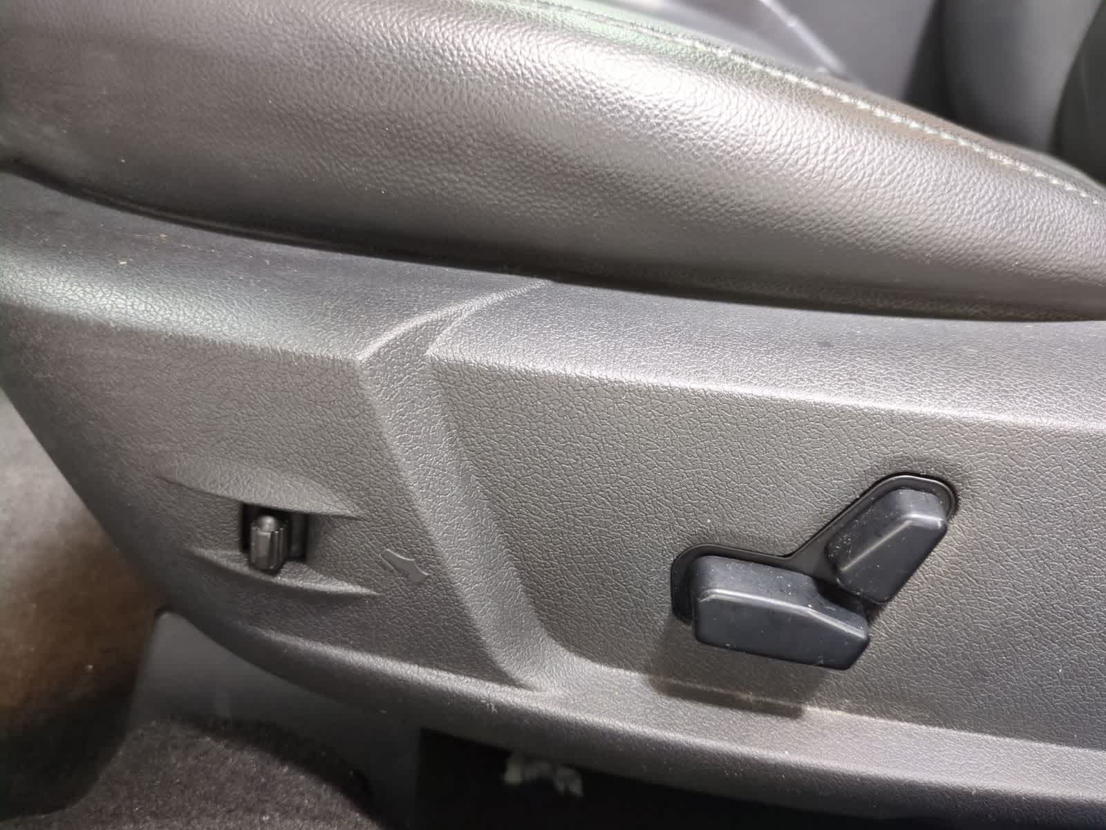 Thumbnail: 2010 Chrysler 300 - 18