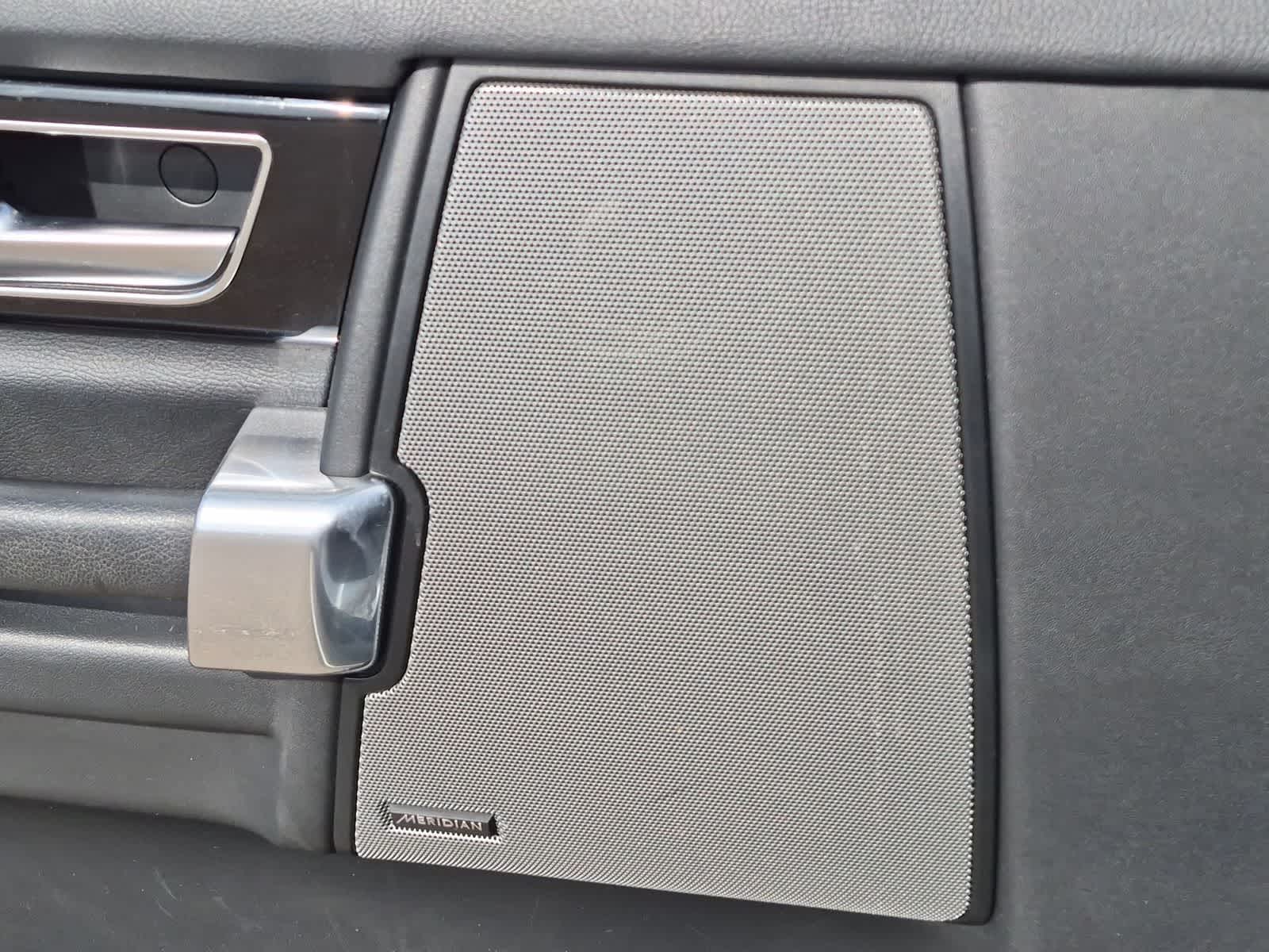 Thumbnail: 2016 Land Rover LR4 - 38