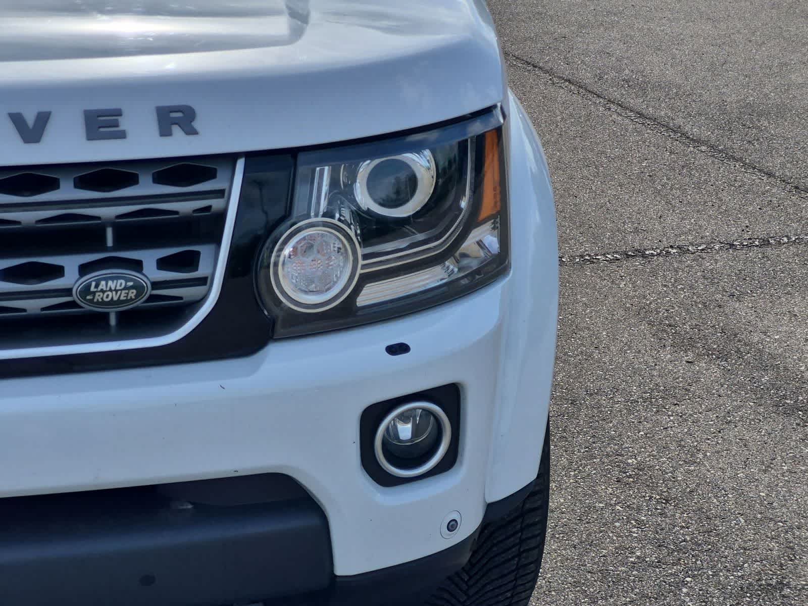 Thumbnail: 2016 Land Rover LR4 - 18
