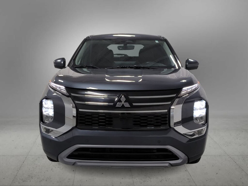 Used 2025 Mitsubishi Outlander SE SUV