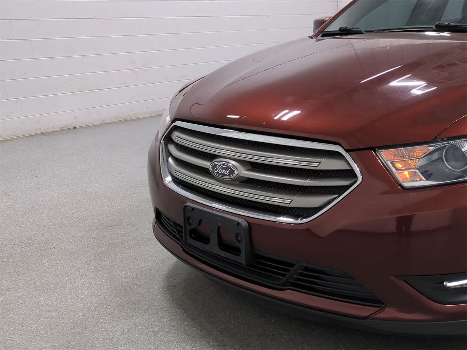 Thumbnail: 2016 Ford Taurus - 12
