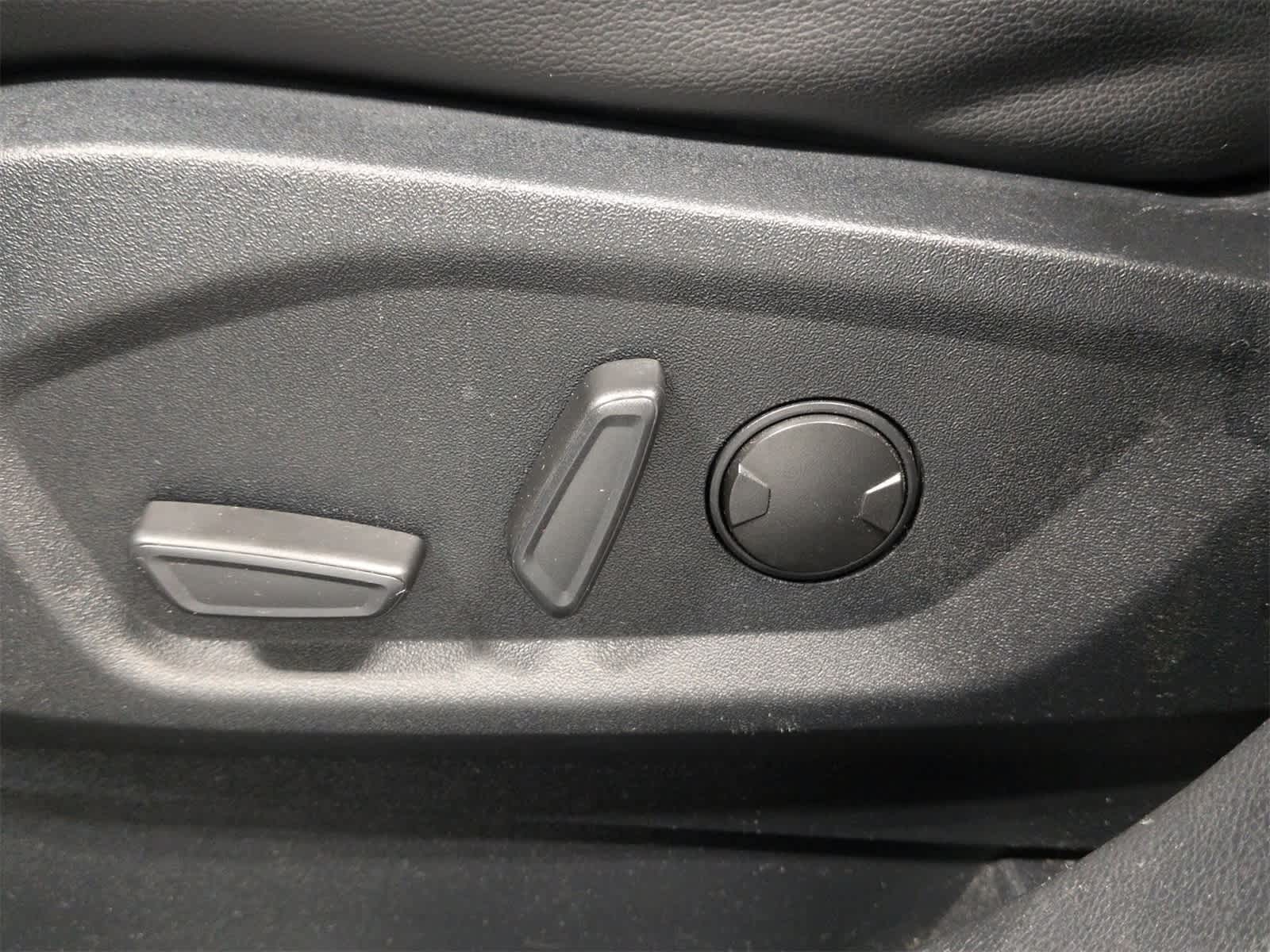 Thumbnail: 2020 Ford Edge - 18