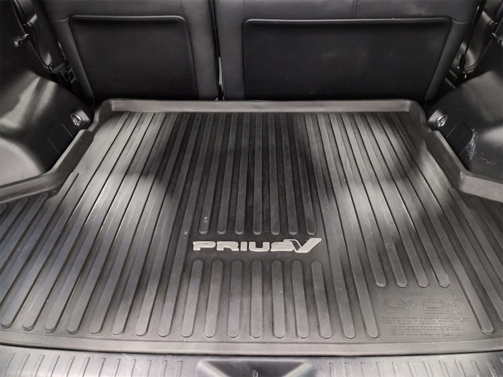 Thumbnail: 2017 Toyota Prius v - 34