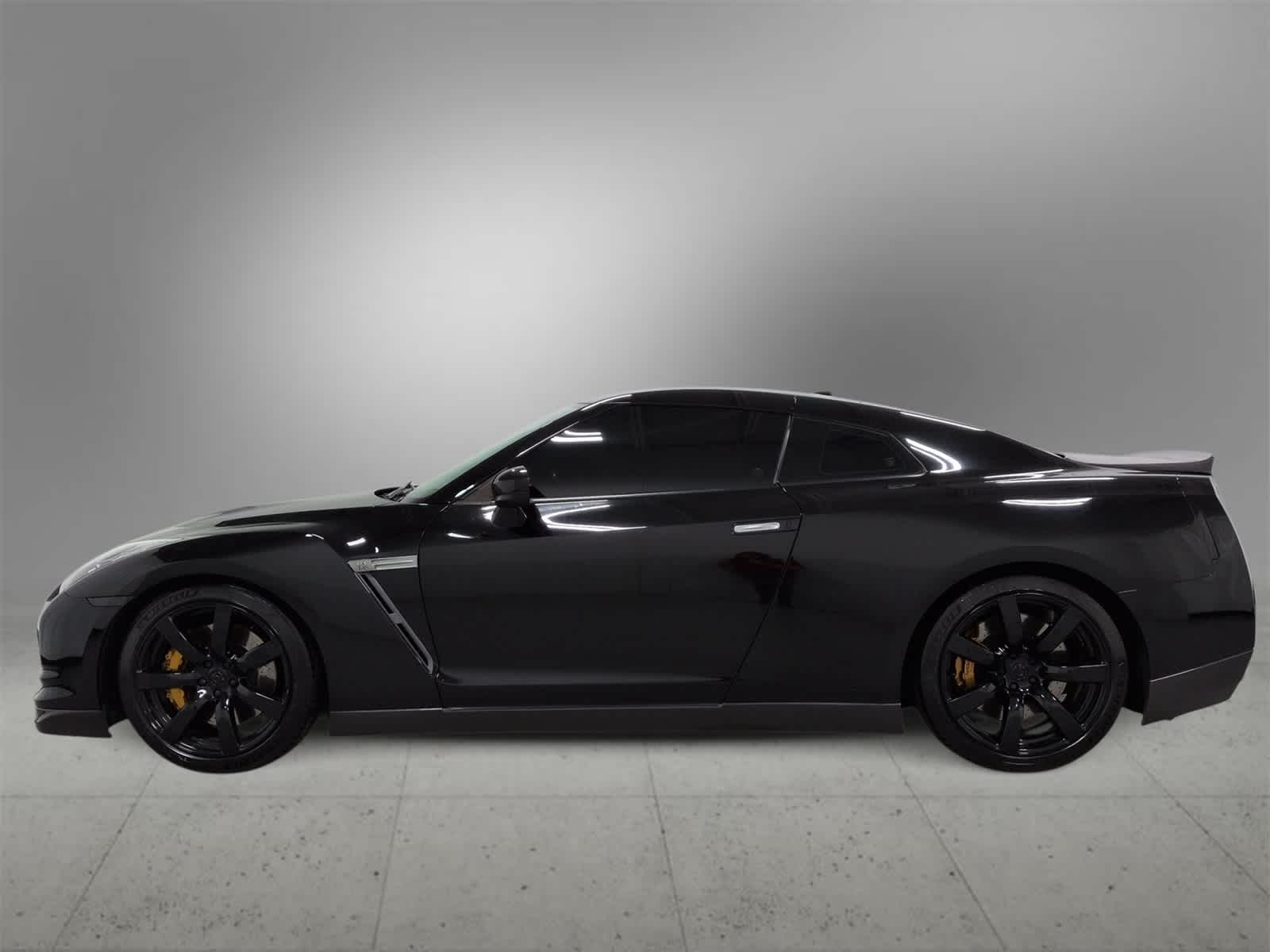 Thumbnail: 2010 Nissan GT-R - 5