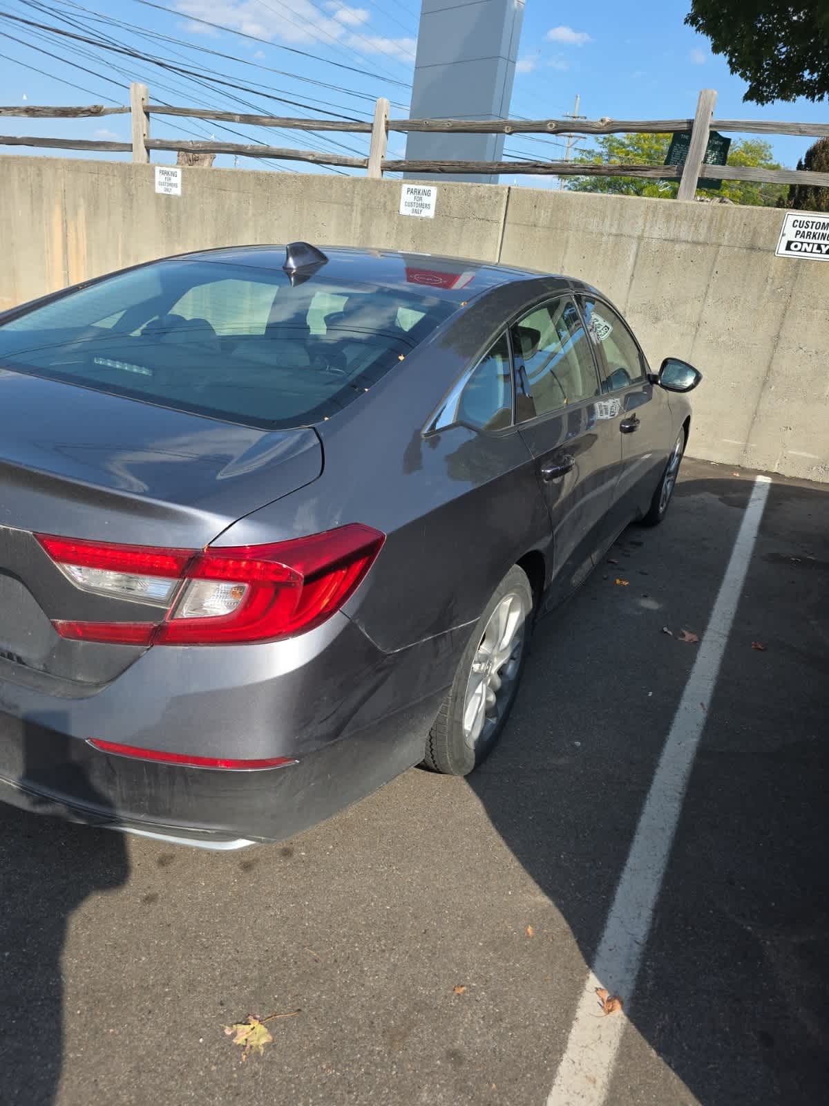 2018 Honda Accord LX photo 4