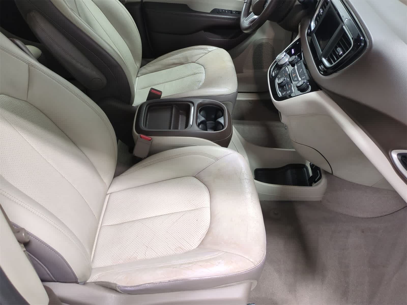 Thumbnail: 2018 Chrysler Pacifica - 26