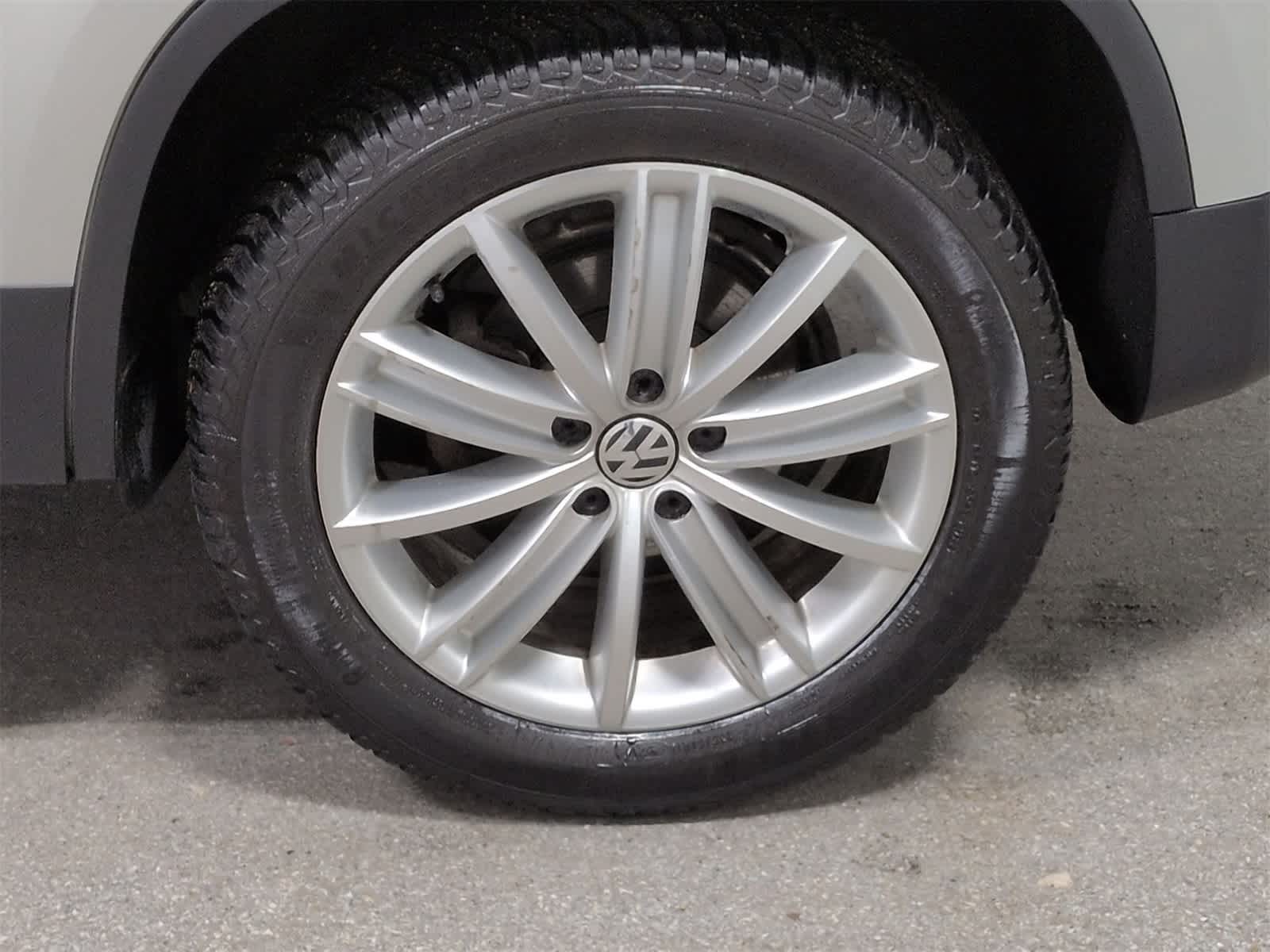 Thumbnail: 2013 Volkswagen Tiguan - 14