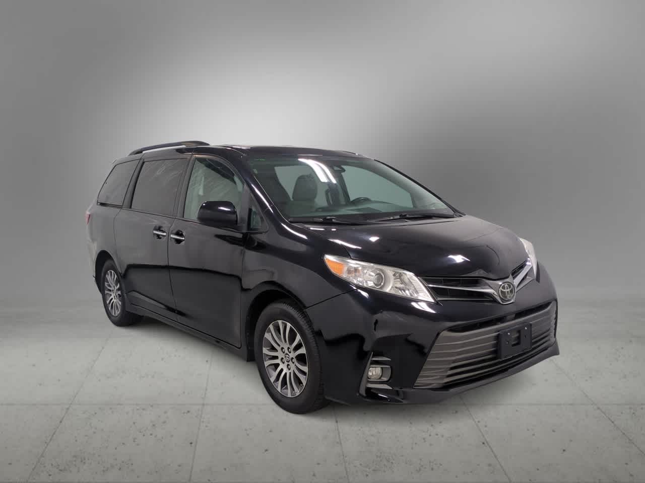 Thumbnail: 2020 Toyota Sienna - 2