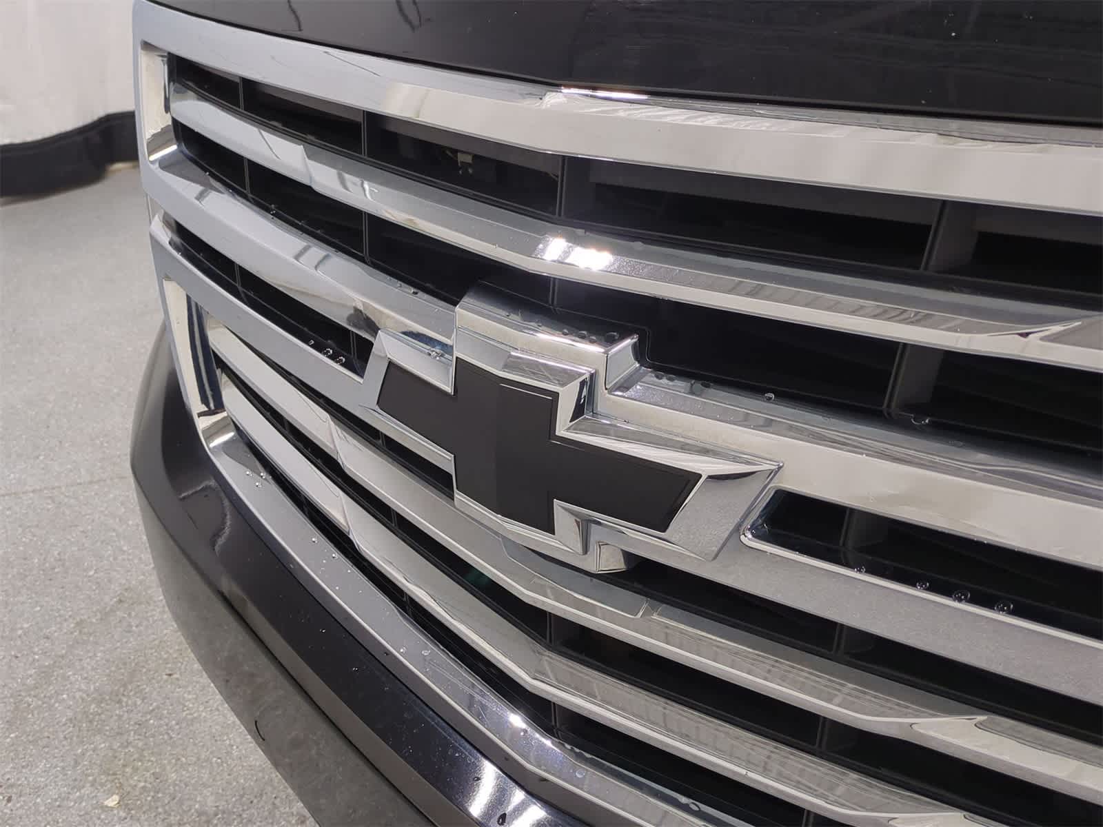 Thumbnail: 2018 Chevrolet Suburban - 12