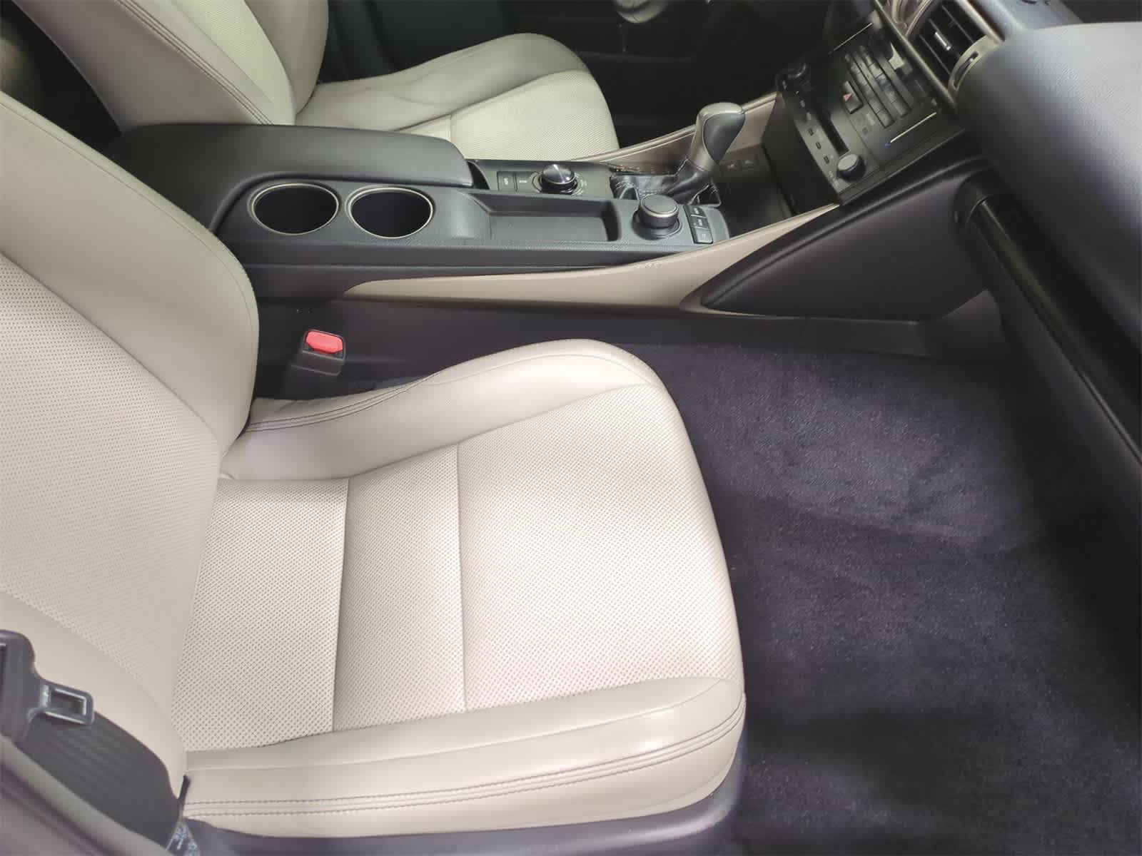 Thumbnail: 2014 Lexus IS - 24