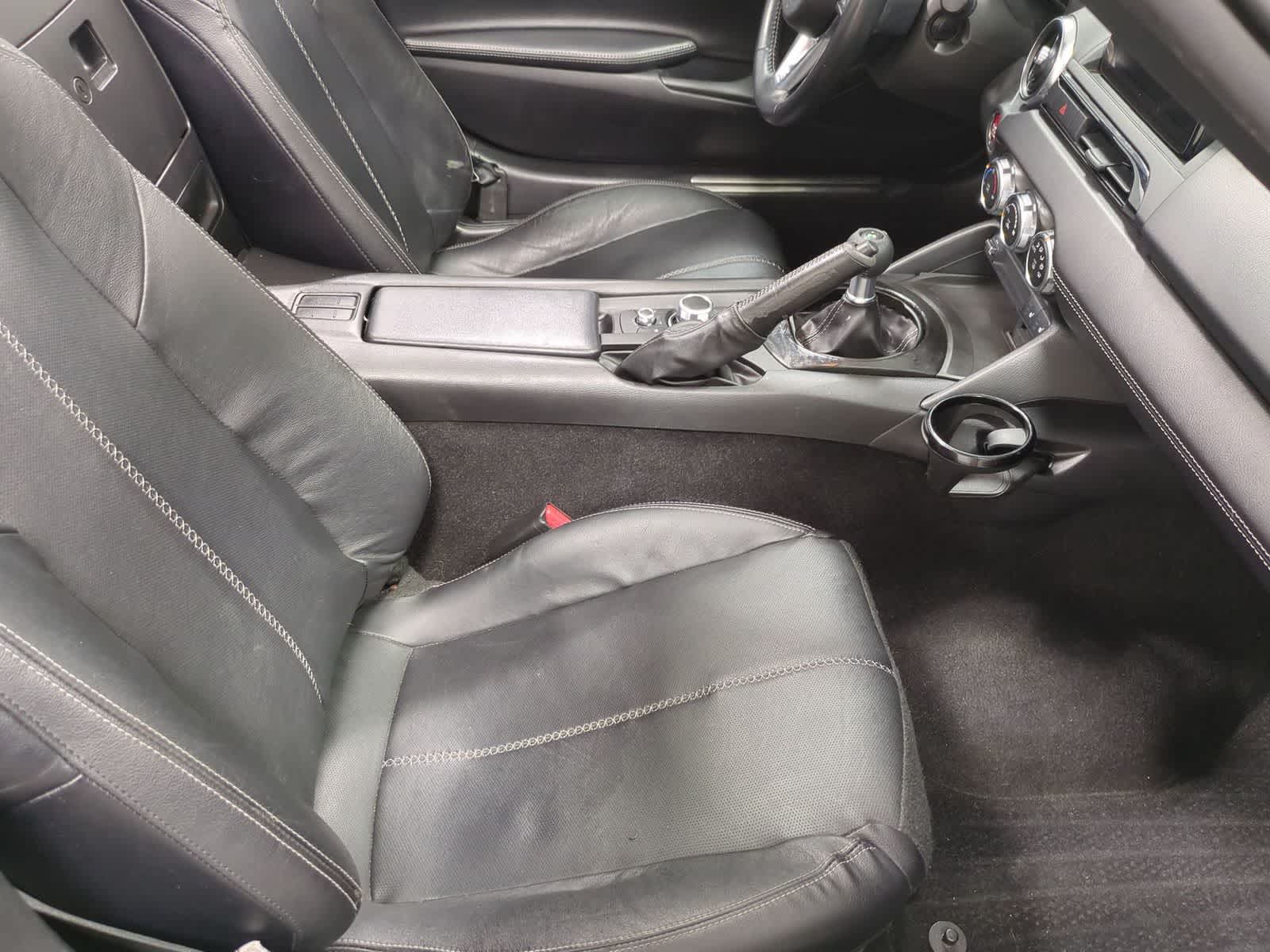 Thumbnail: 2021 Mazda MX-5 Miata - 17