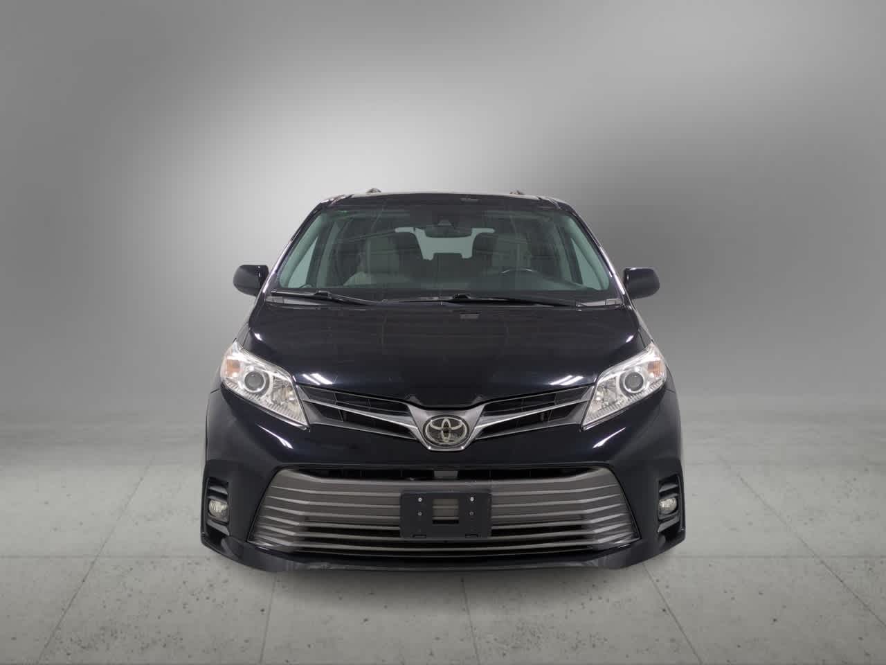 Thumbnail: 2020 Toyota Sienna - 3