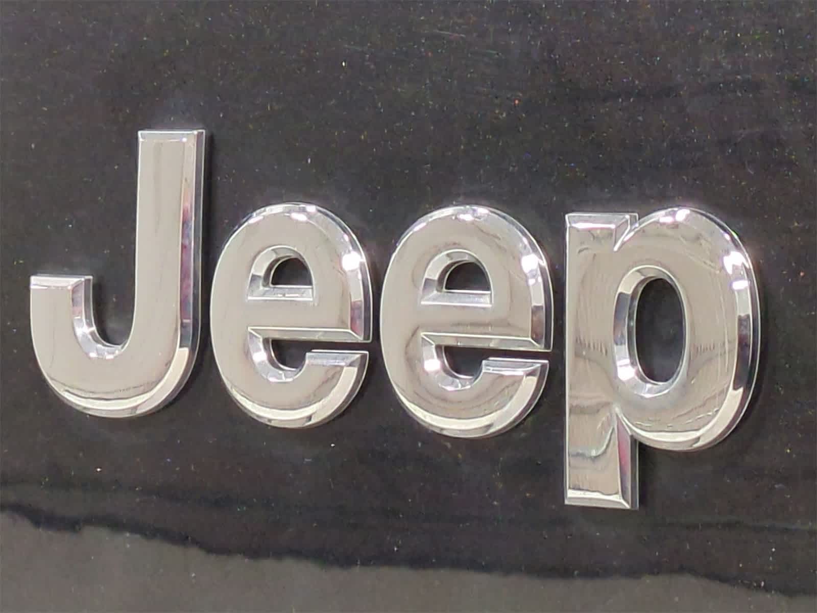 Thumbnail: 2016 Jeep Cherokee - 12