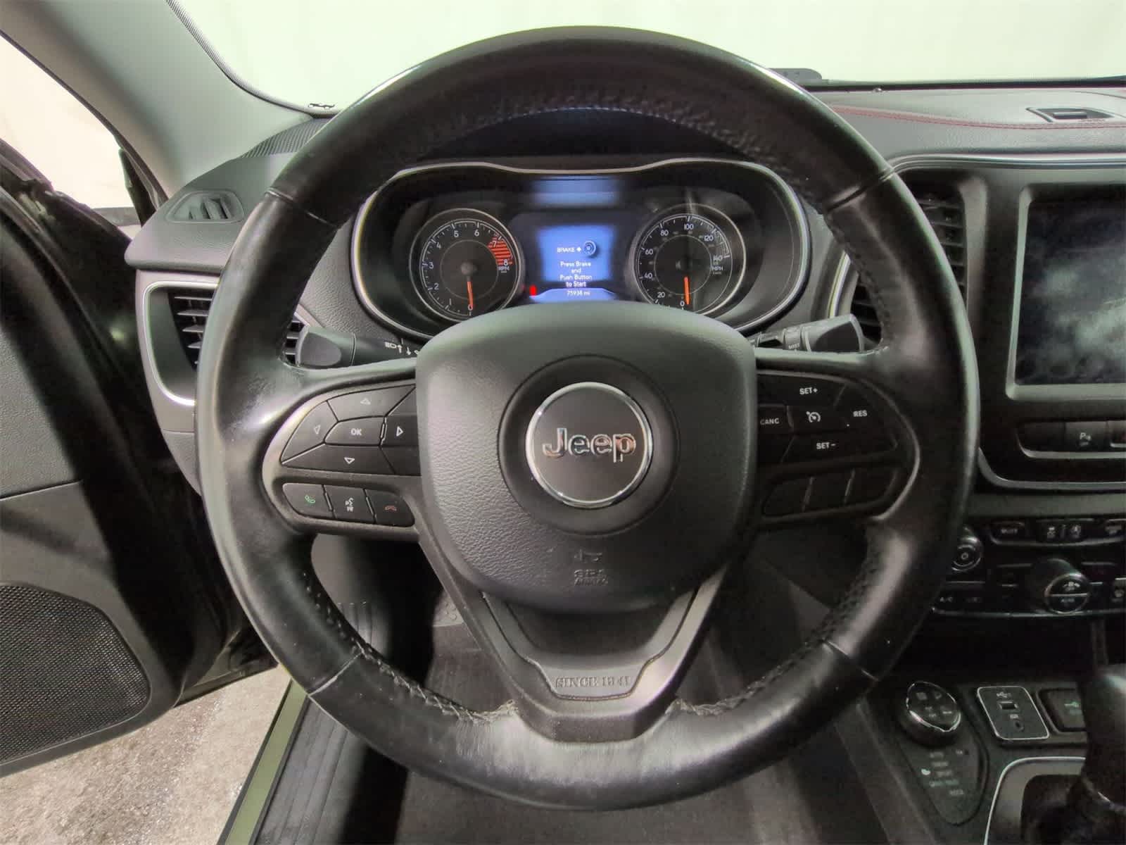 Thumbnail: 2019 Jeep Cherokee - 23