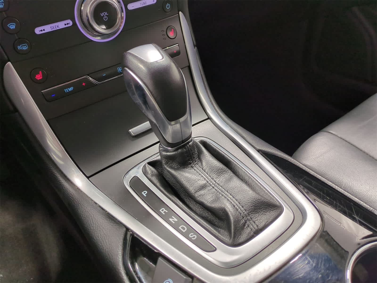 2018 Ford Edge Titanium 32