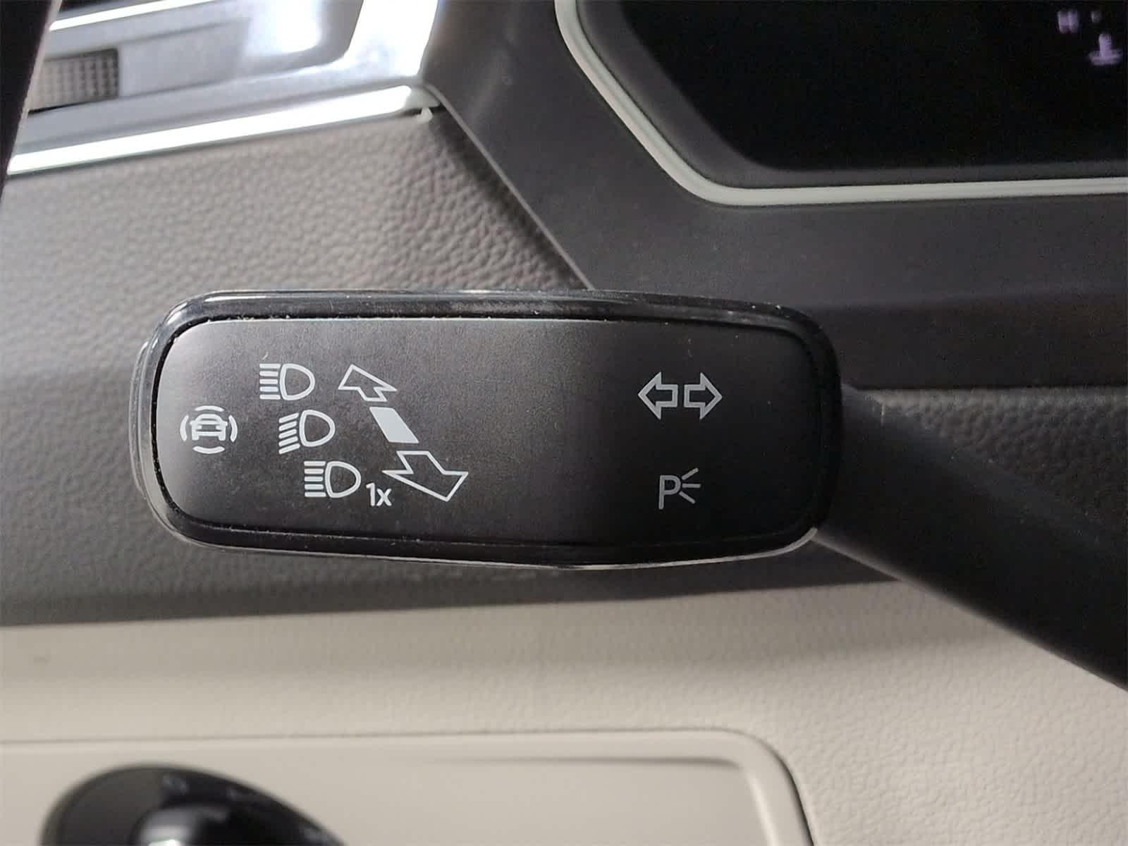 Thumbnail: 2022 Volkswagen Tiguan - 27