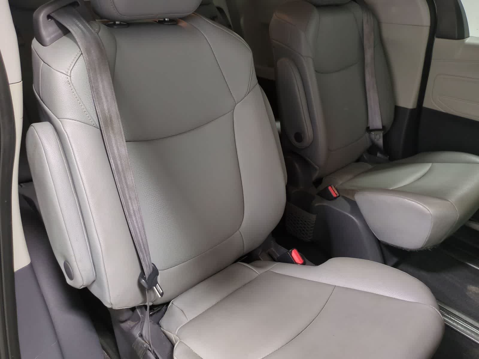 Thumbnail: 2021 Toyota Sienna - 29