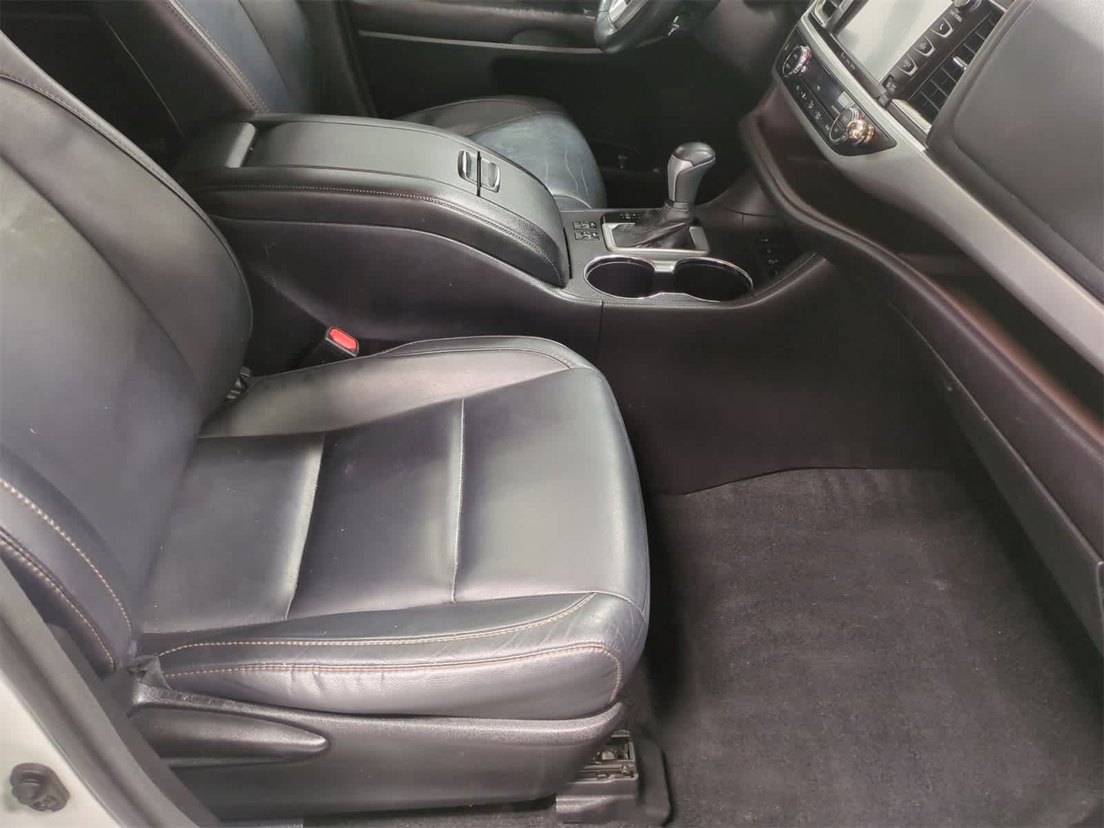 Thumbnail: 2016 Toyota Highlander - 24