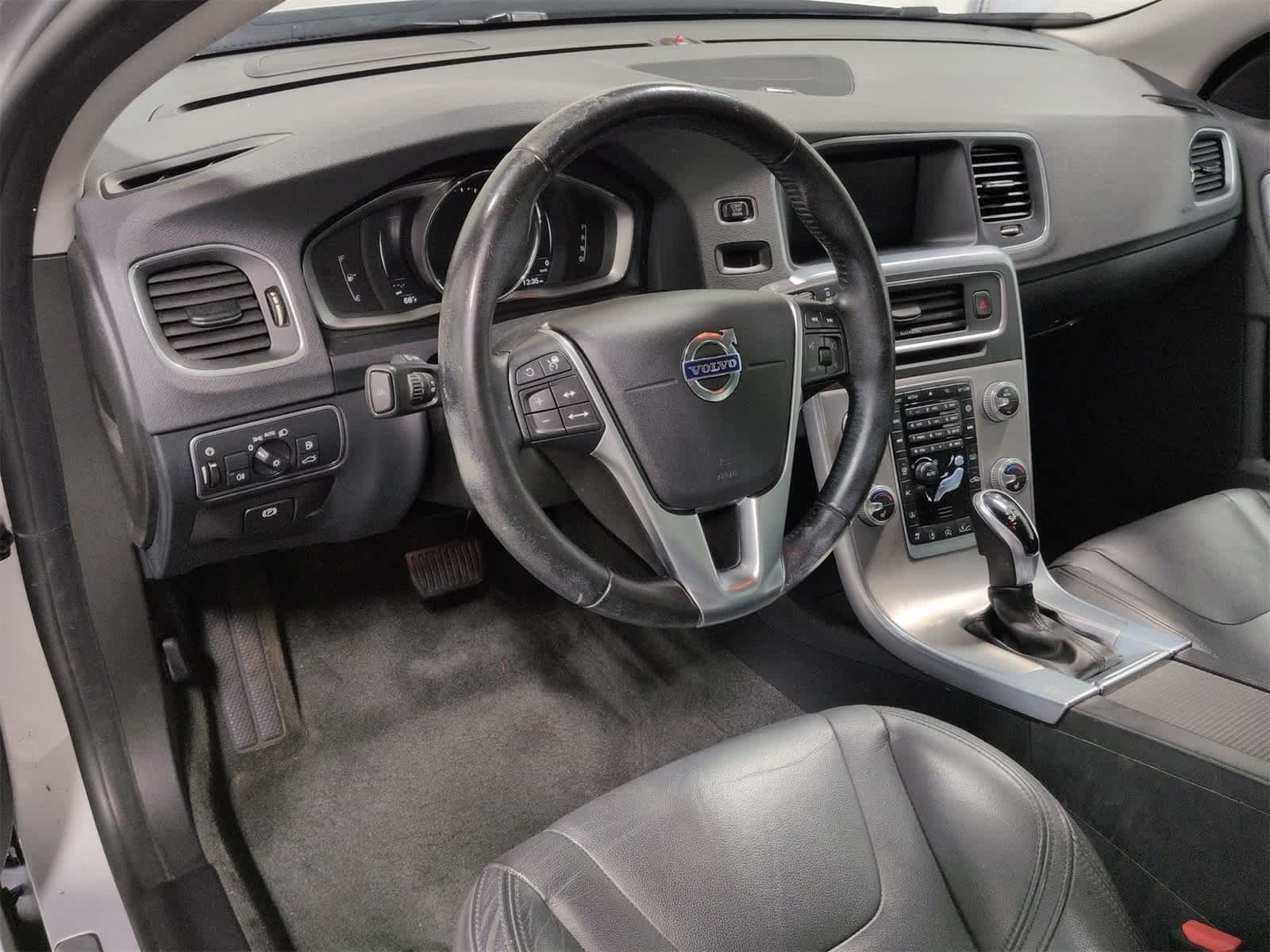 Thumbnail: 2017 Volvo S60 - 10