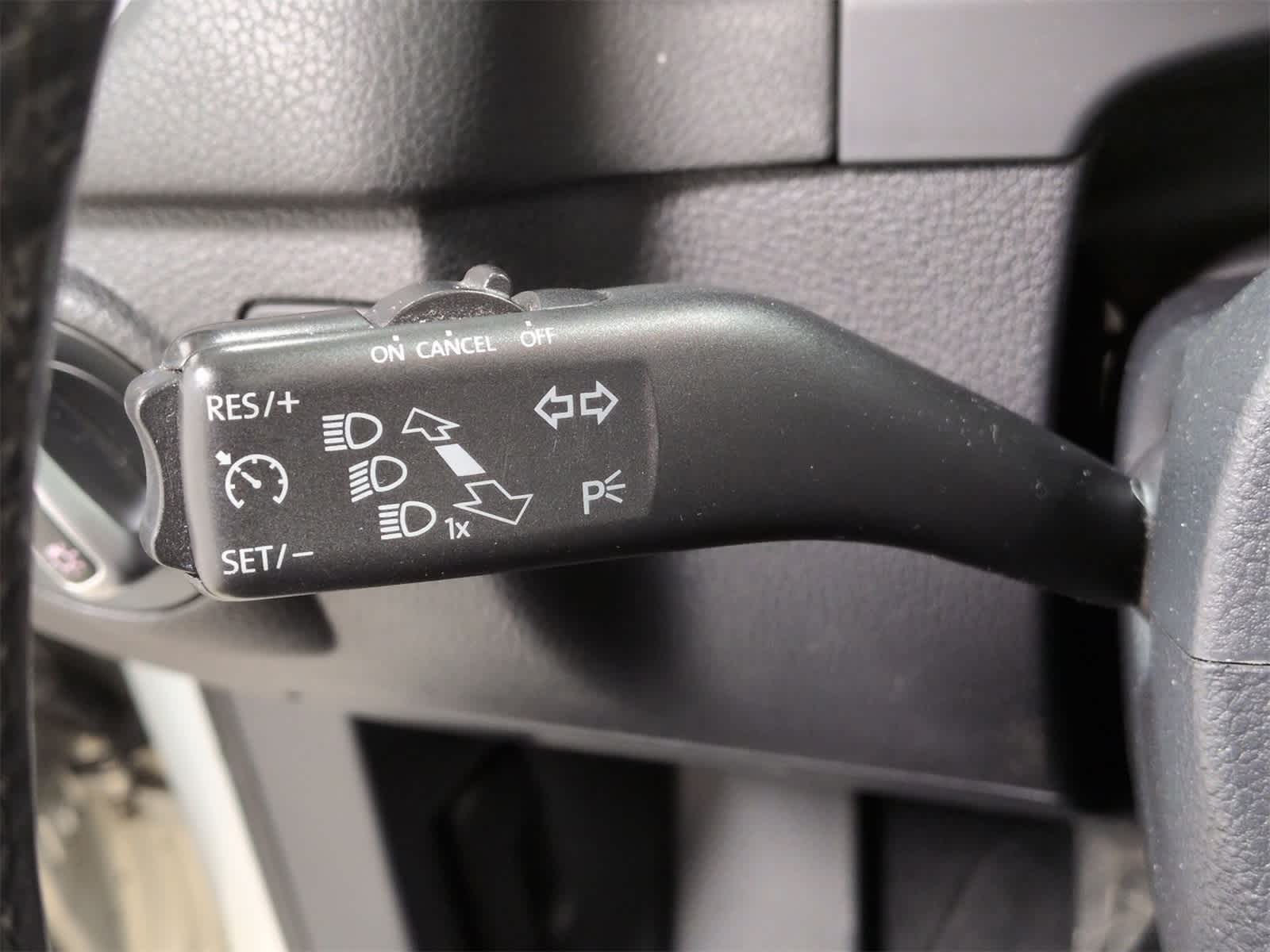 Thumbnail: 2013 Volkswagen Tiguan - 29