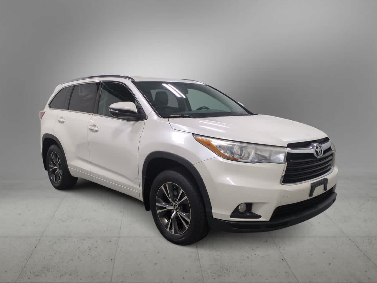 Thumbnail: 2016 Toyota Highlander - 2