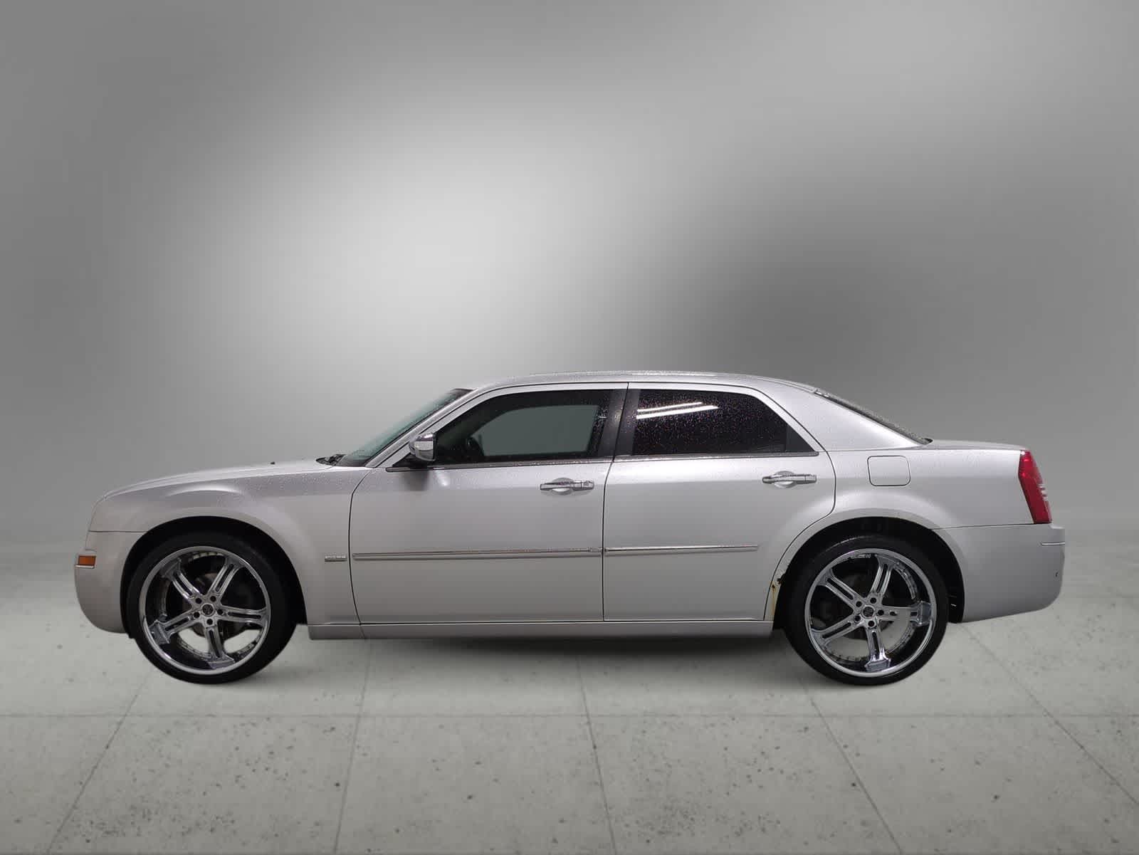 Thumbnail: 2010 Chrysler 300 - 5