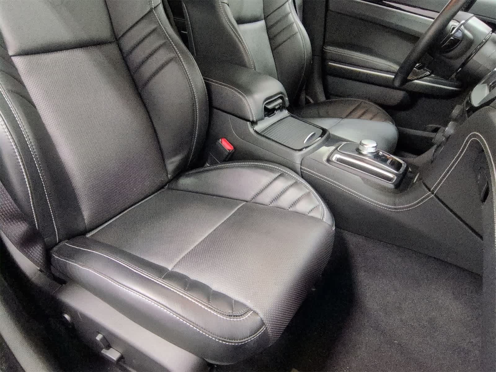 Thumbnail: 2023 Chrysler 300 - 24