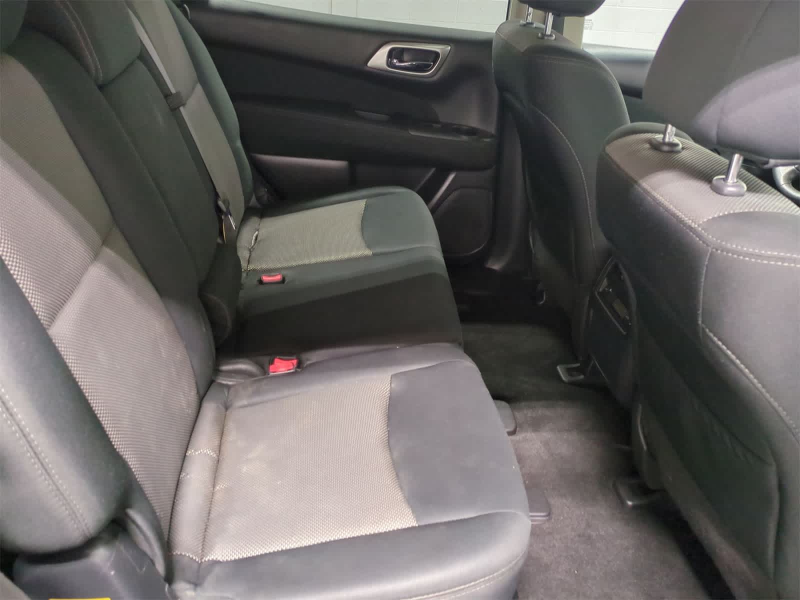 Thumbnail: 2017 Nissan Pathfinder - 21