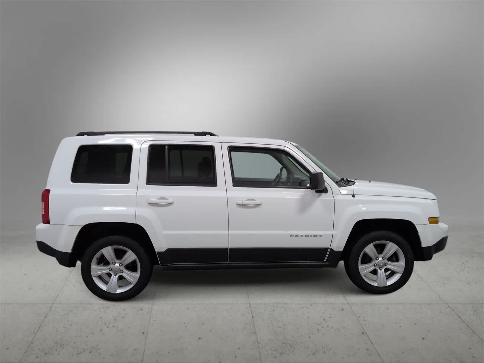 Thumbnail: 2014 Jeep Patriot - 9
