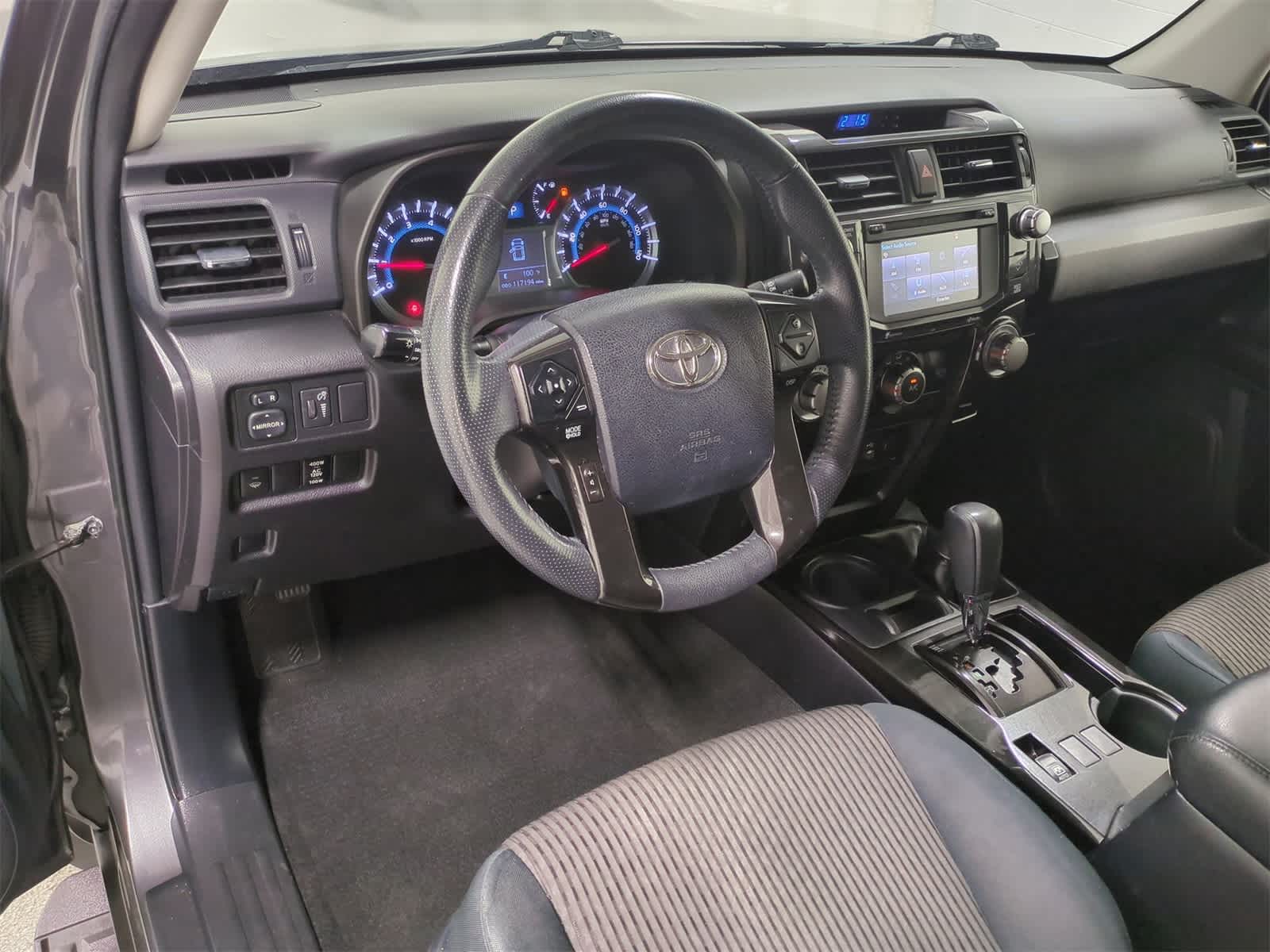Thumbnail: 2015 Toyota 4Runner - 10