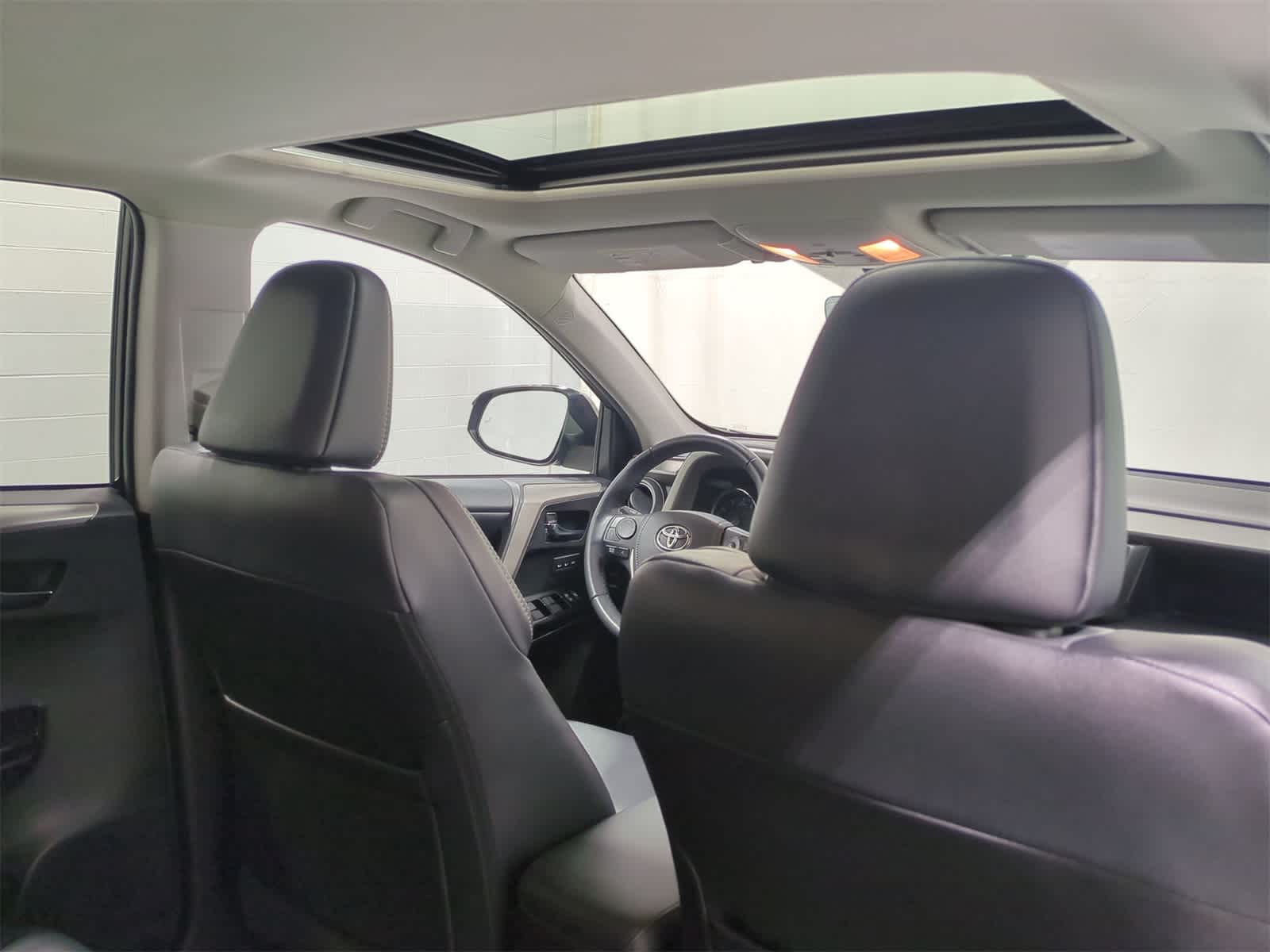 Thumbnail: 2017 Toyota RAV4 - 23