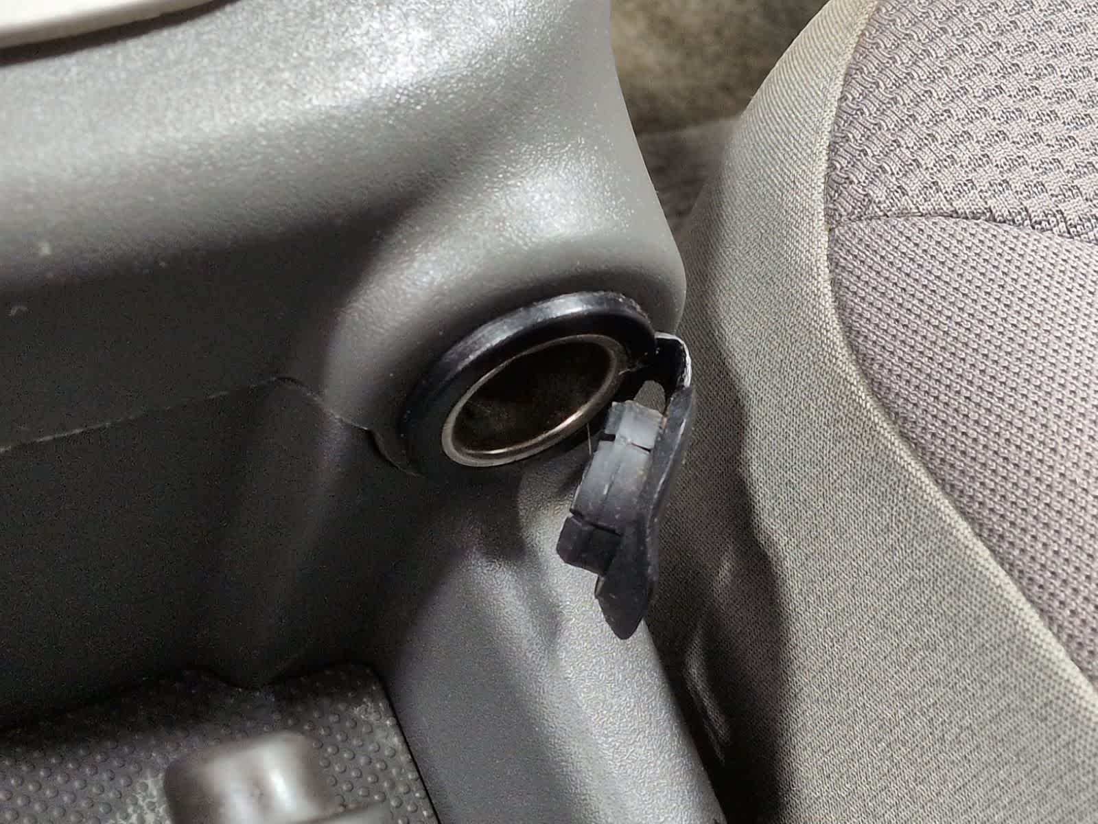 Thumbnail: 2004 Saturn Ion - 28