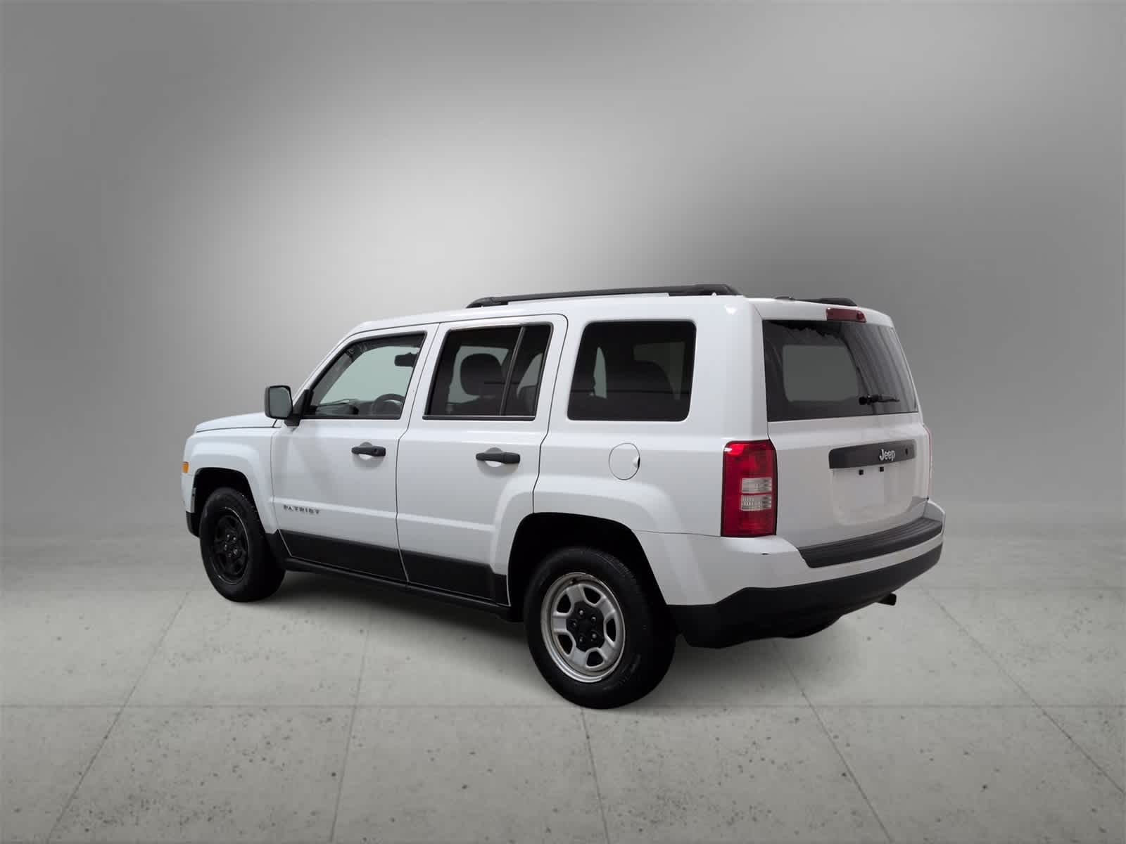 Thumbnail: 2016 Jeep Patriot - 6