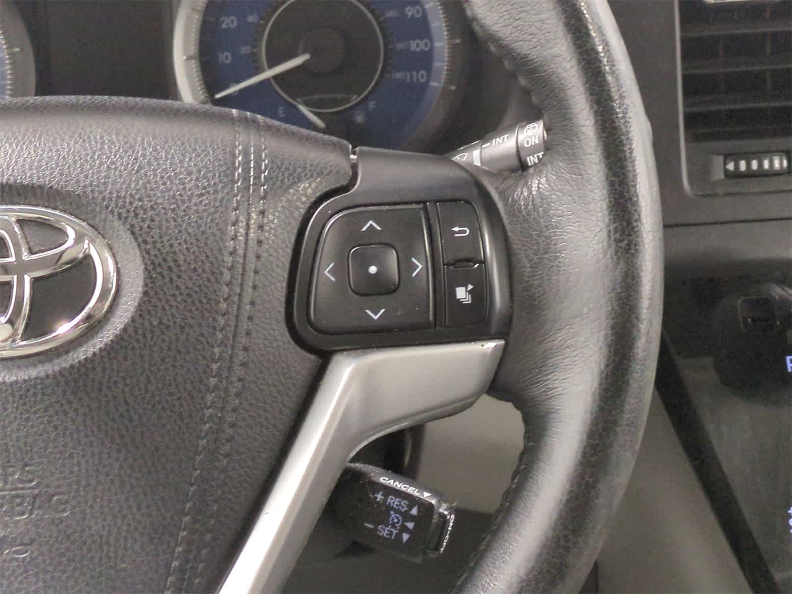 Thumbnail: 2016 Toyota Sienna - 27