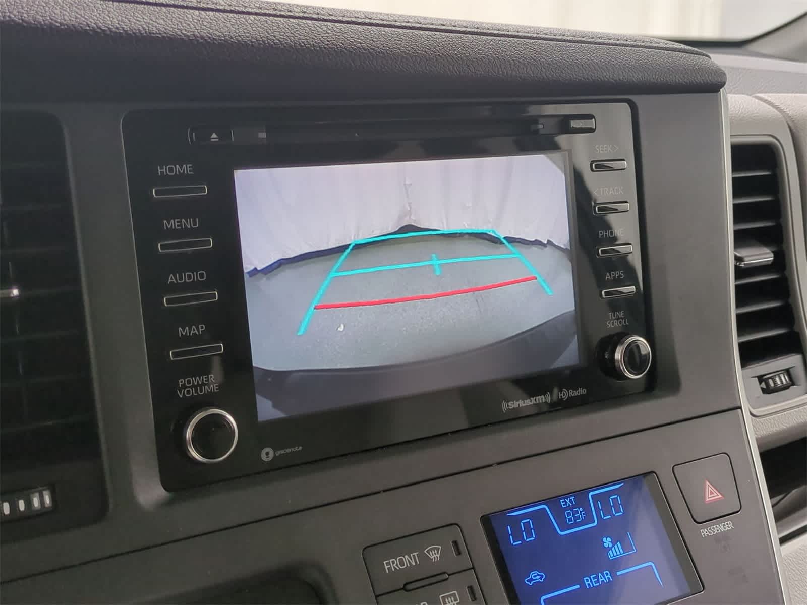 Thumbnail: 2020 Toyota Sienna - 32
