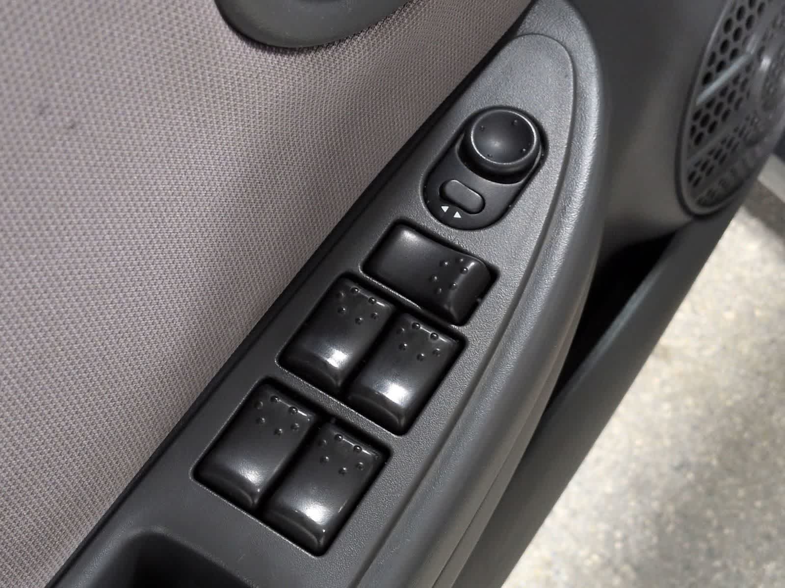 Thumbnail: 2004 Saturn Ion - 17