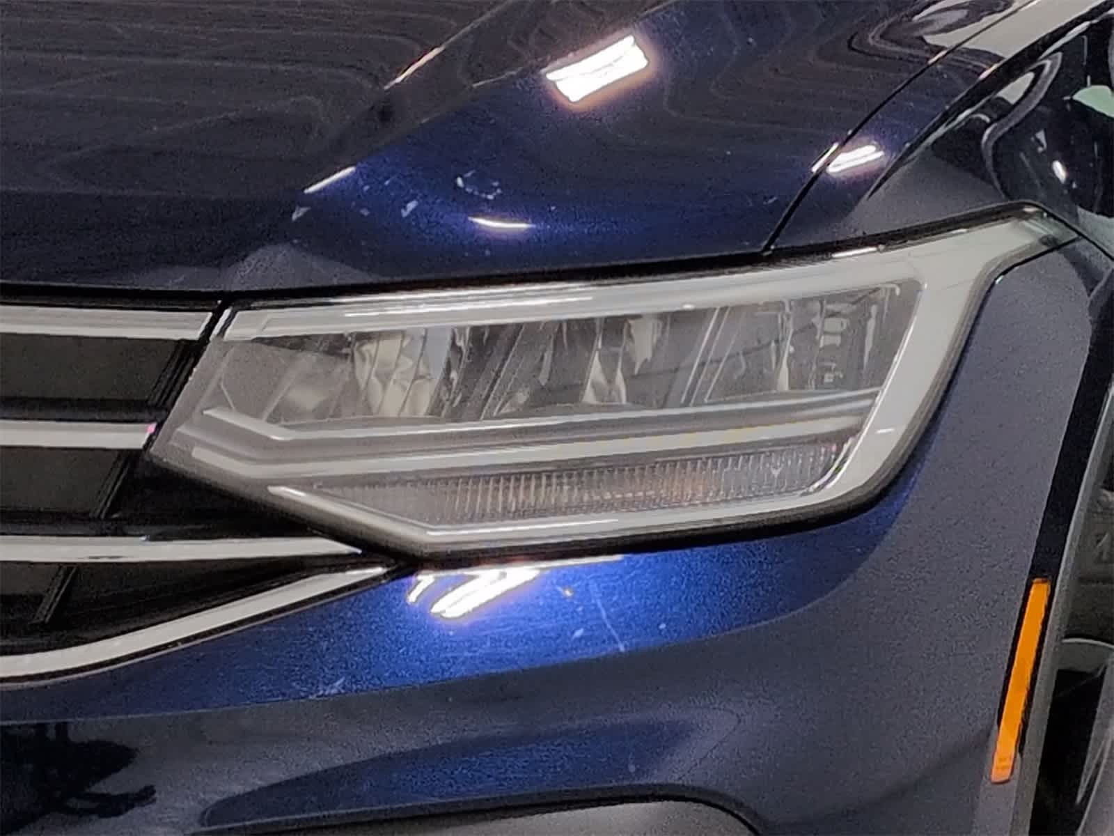 Thumbnail: 2022 Volkswagen Tiguan - 11