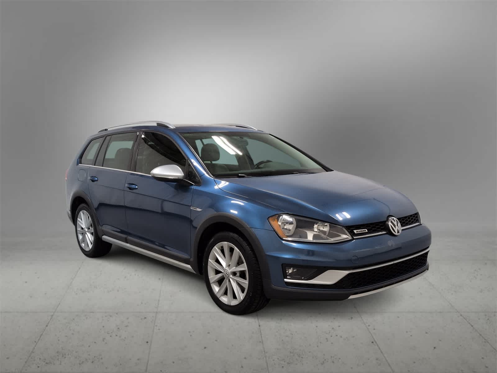 2017 Volkswagen Golf Alltrack TSI S 4Motion photo 2