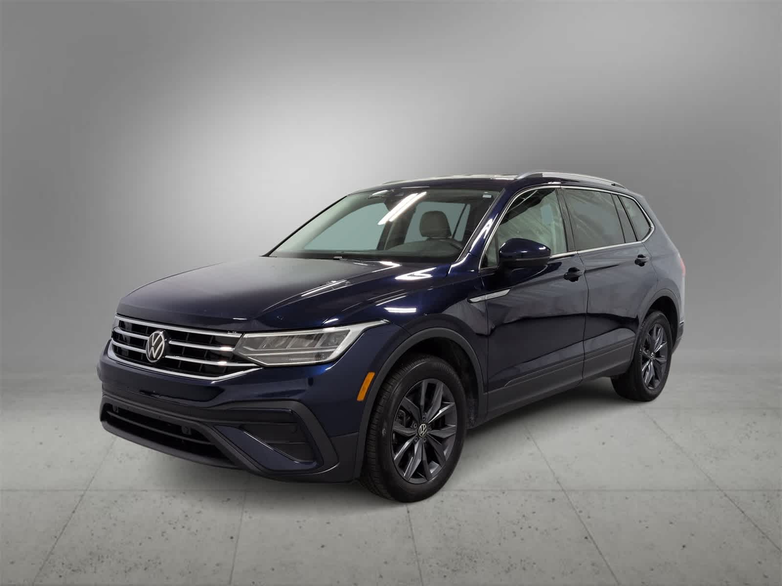 Thumbnail: 2022 Volkswagen Tiguan - 4