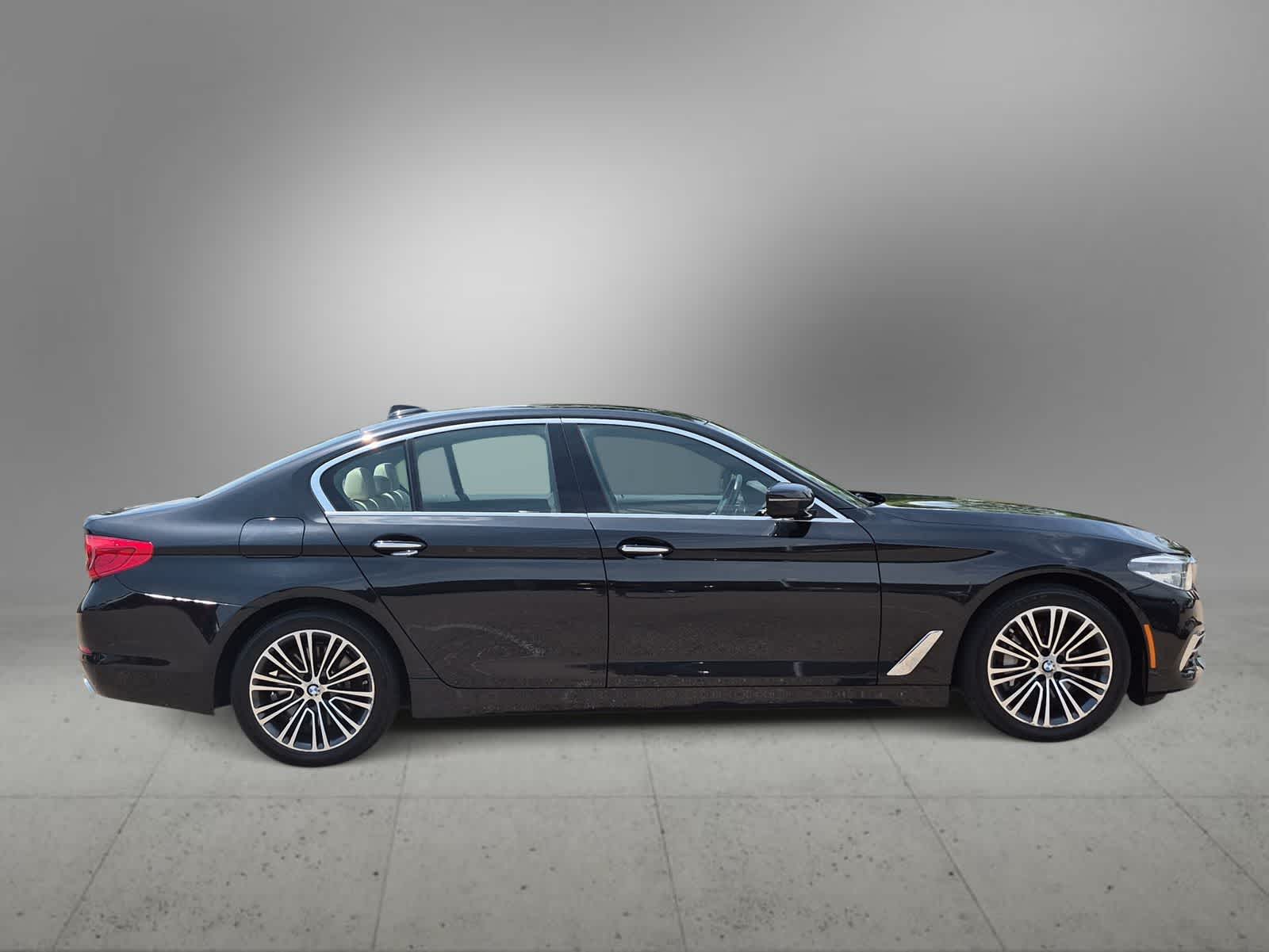 Thumbnail: 2017 BMW 5 Series - 9