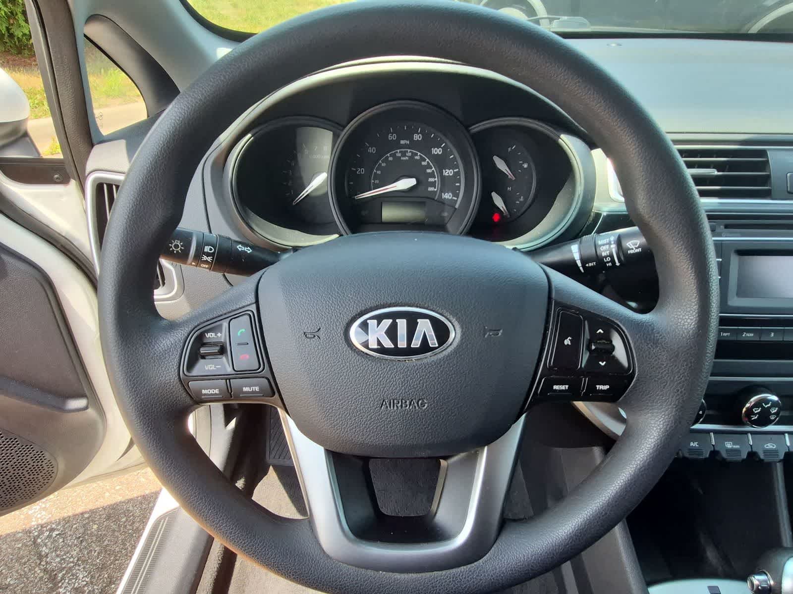 Thumbnail: 2016 Kia Rio - 21