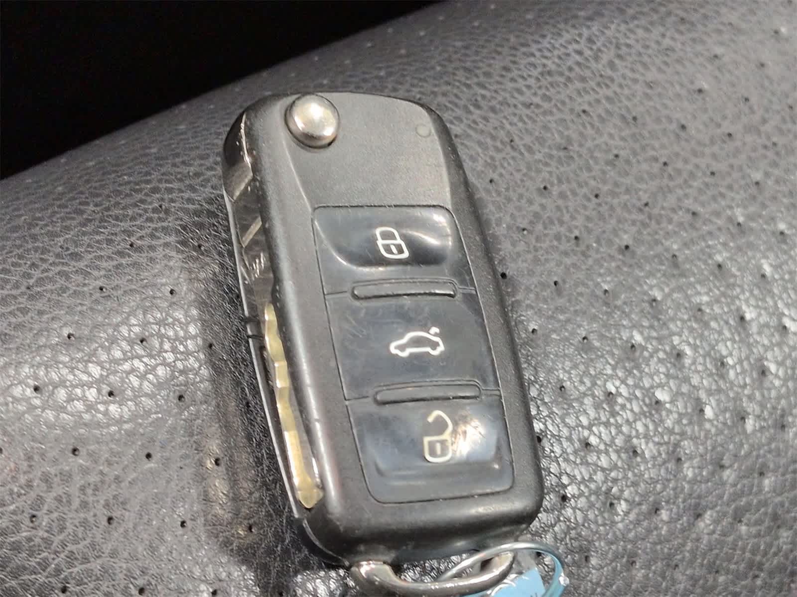 Thumbnail: 2013 Volkswagen Tiguan - 36