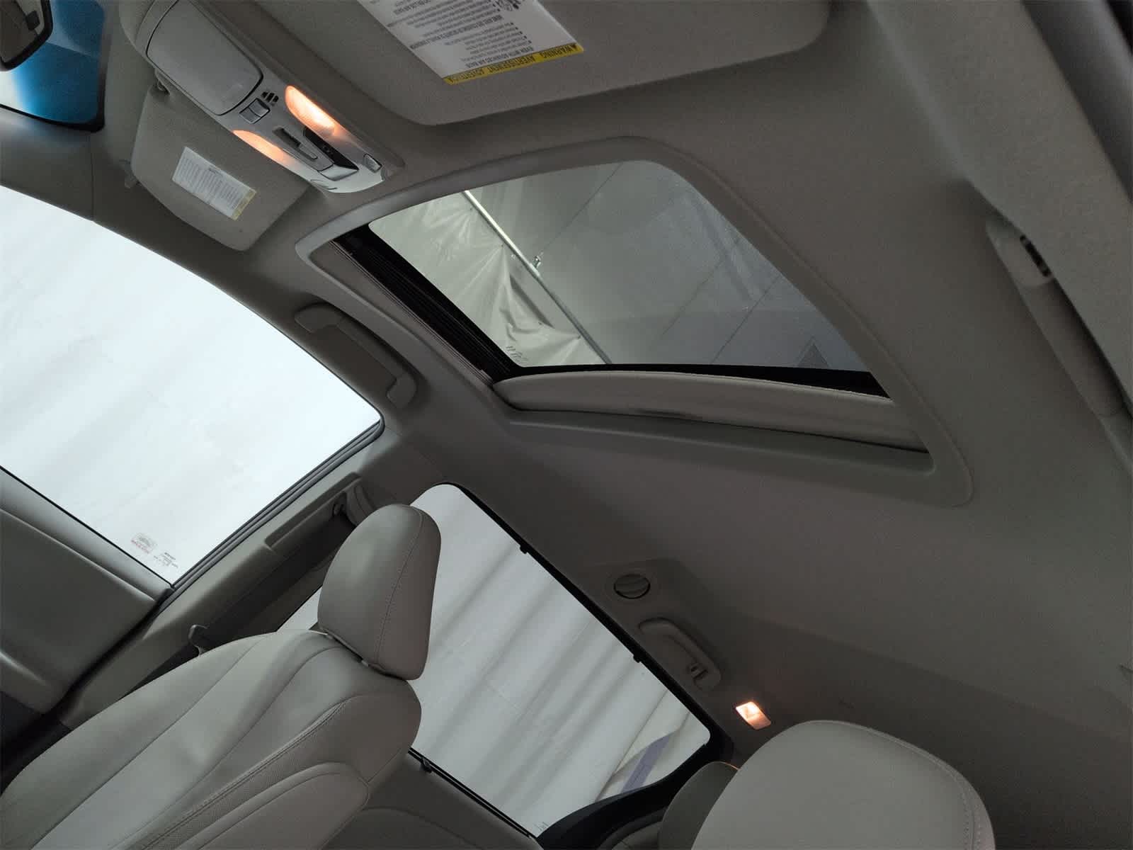 Thumbnail: 2014 Toyota Sienna - 20