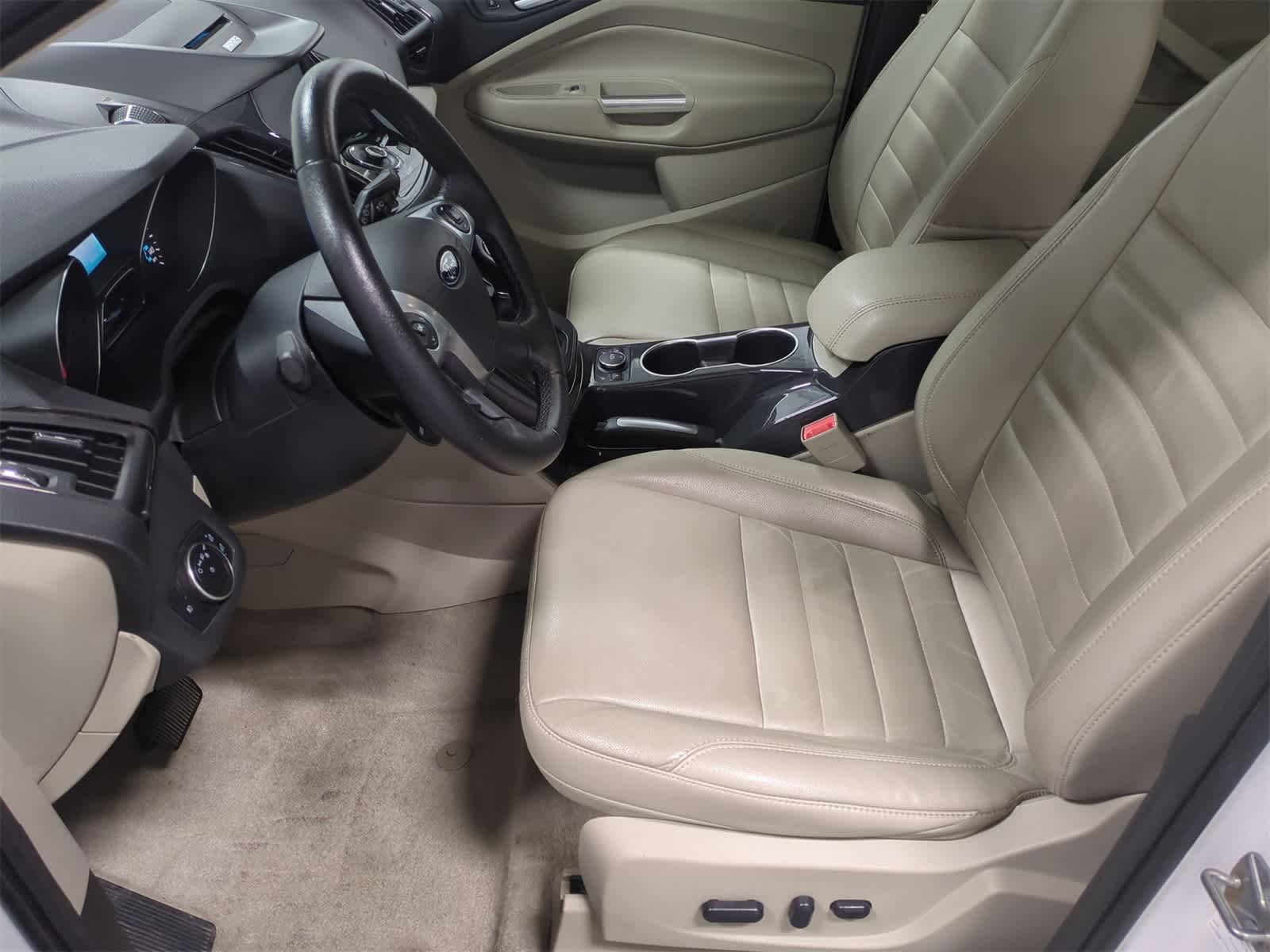 Thumbnail: 2015 Ford Escape - 17
