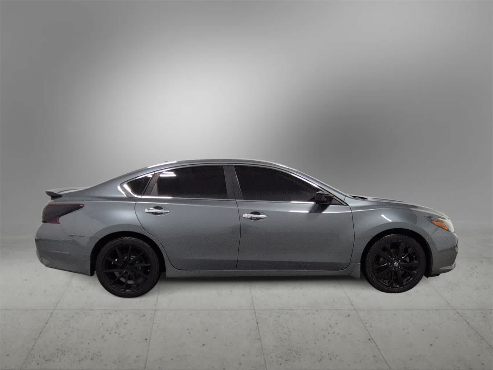 Thumbnail: 2018 Nissan Altima - 9